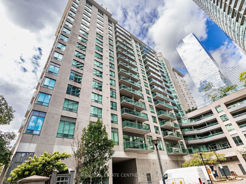 51 Lower Simcoe St, unit 803 for rent