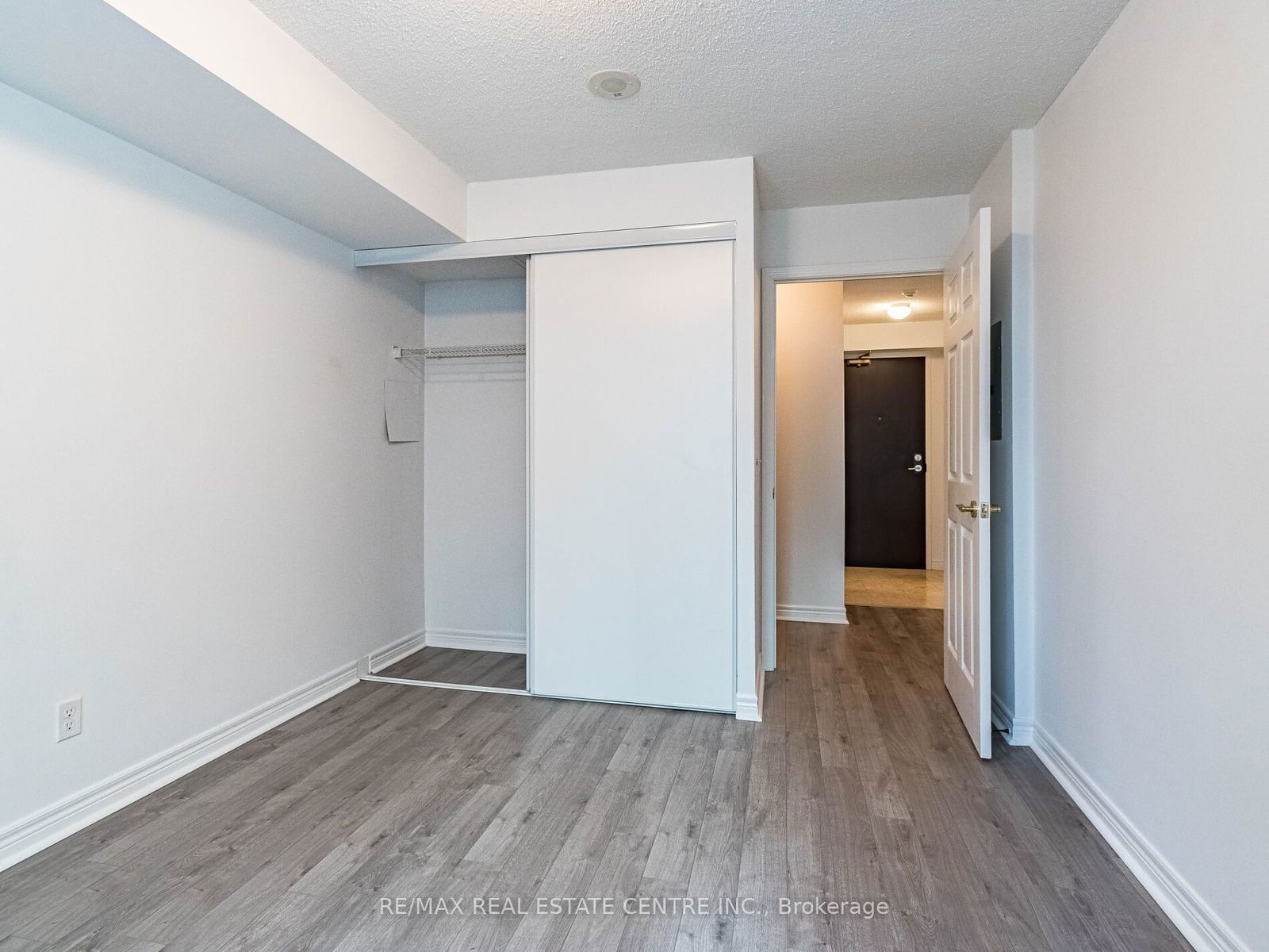 51 Lower Simcoe St, unit 803 for rent