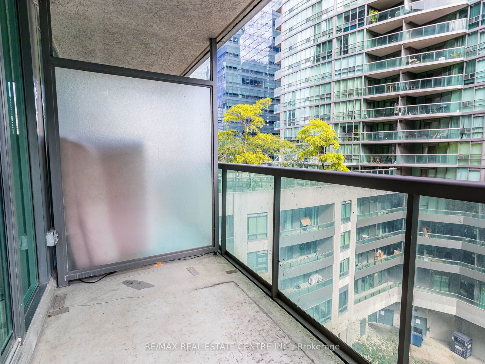 51 Lower Simcoe St, unit 803 for rent