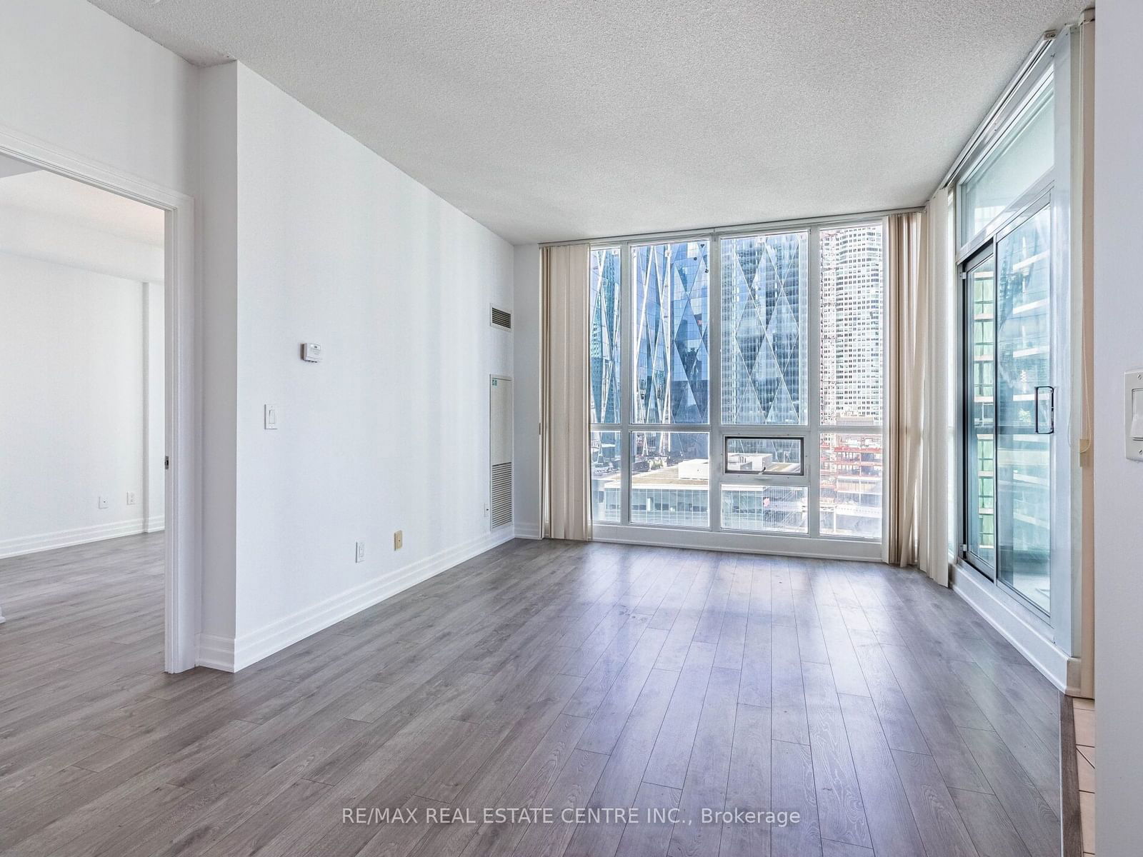 12 Yonge St, unit 2002 for rent