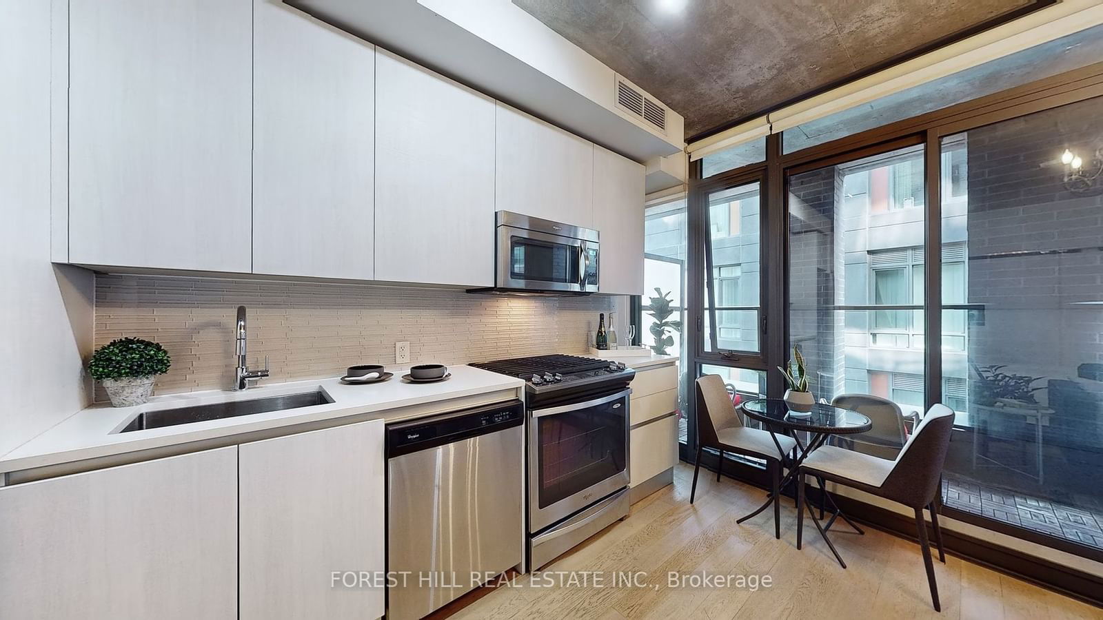 111 Bathurst St, unit 415 for rent