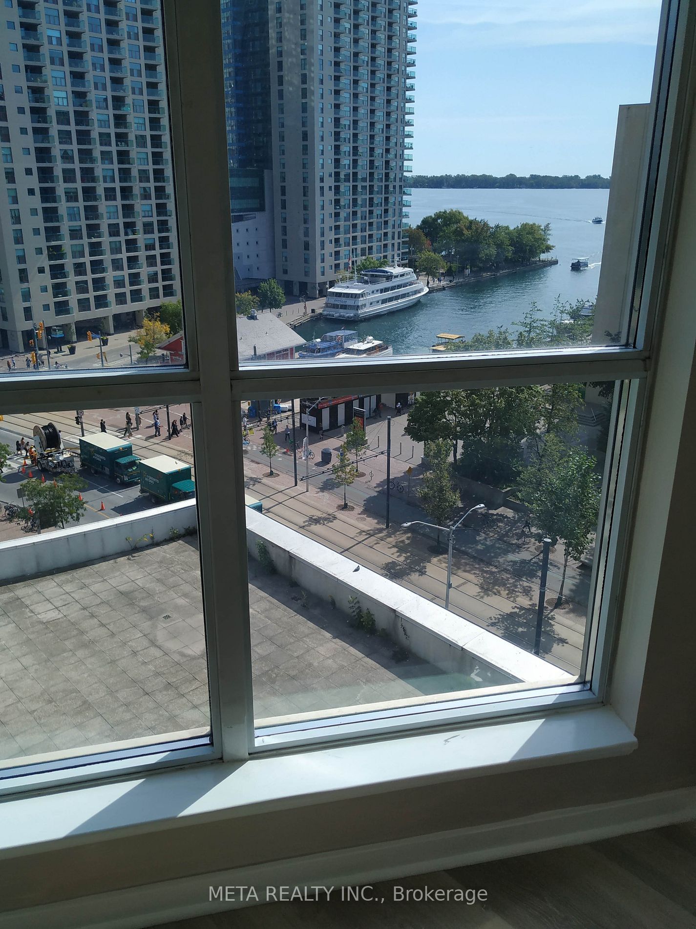 208 Queens Quay W, unit 803 for rent