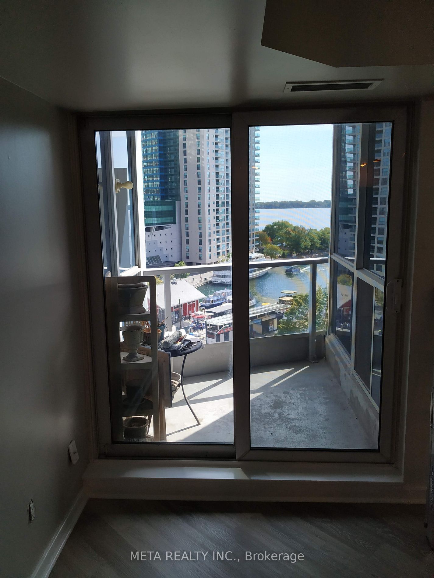 208 Queens Quay W, unit 803 for rent