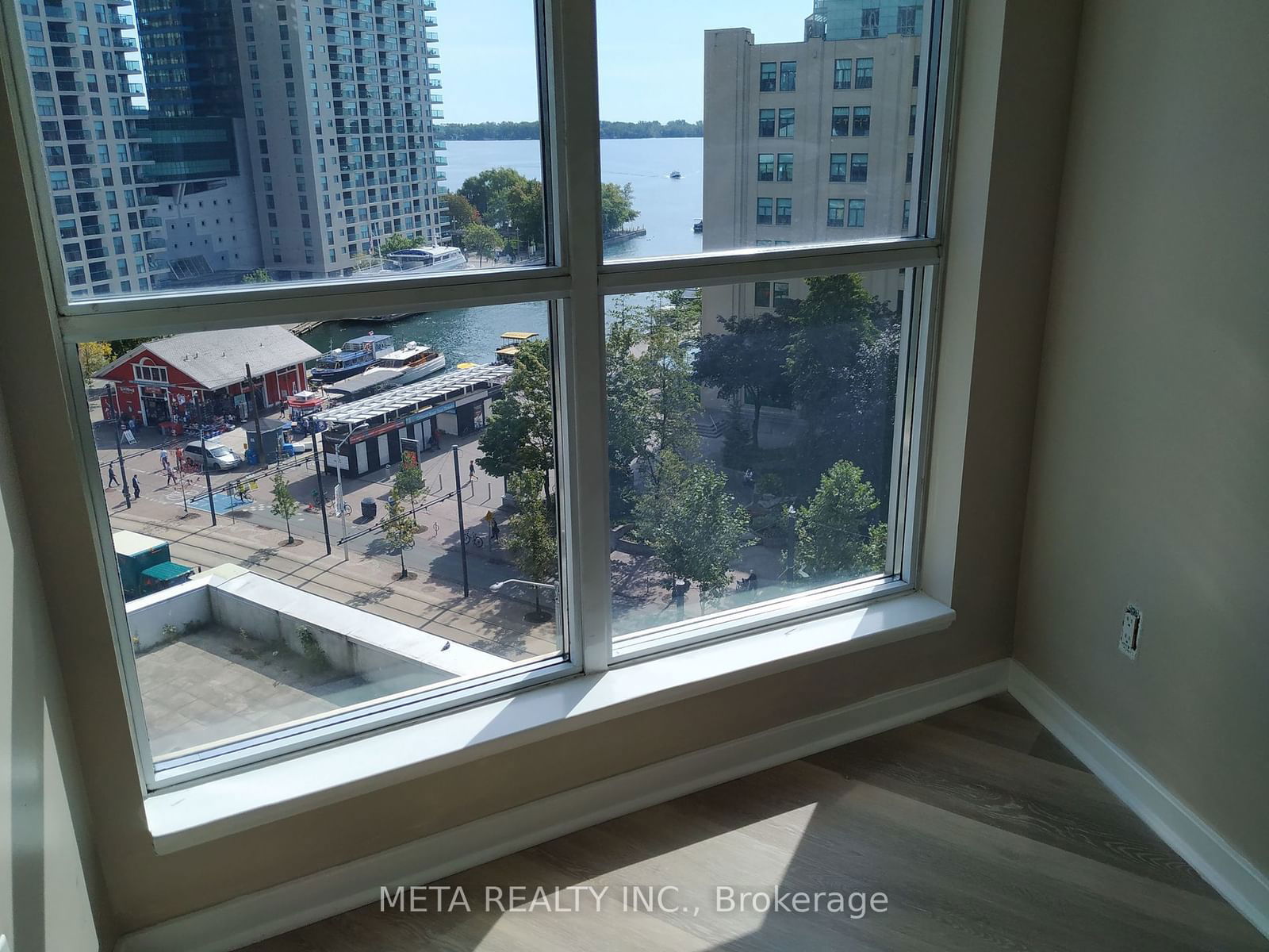 208 Queens Quay W, unit 803 for rent