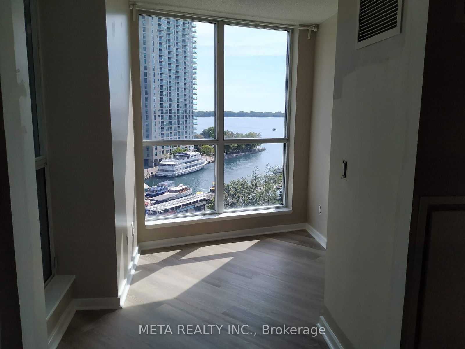 208 Queens Quay W, unit 803 for rent