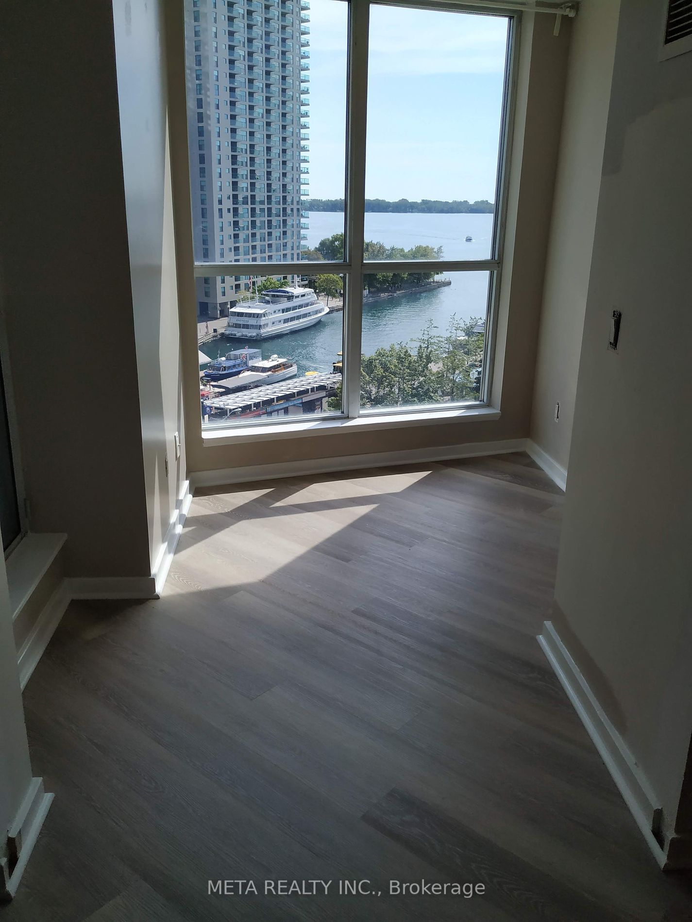 208 Queens Quay W, unit 803 for rent