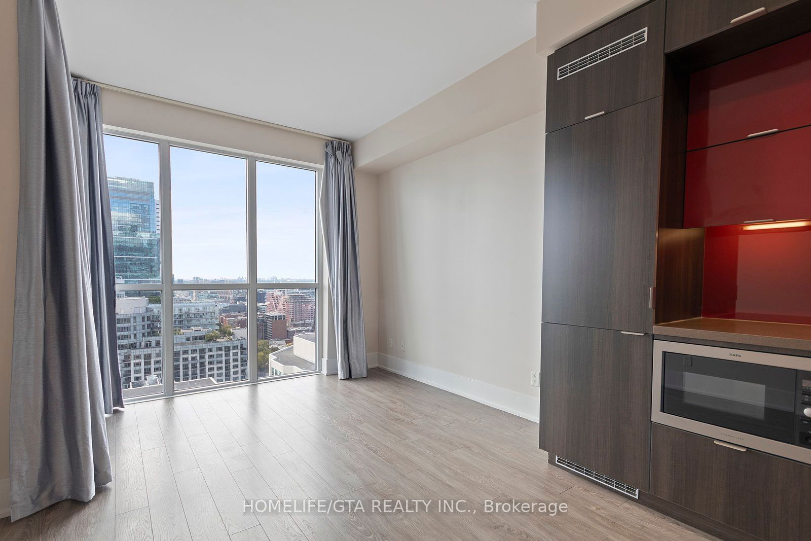 300 Front St W, unit 2813 for rent