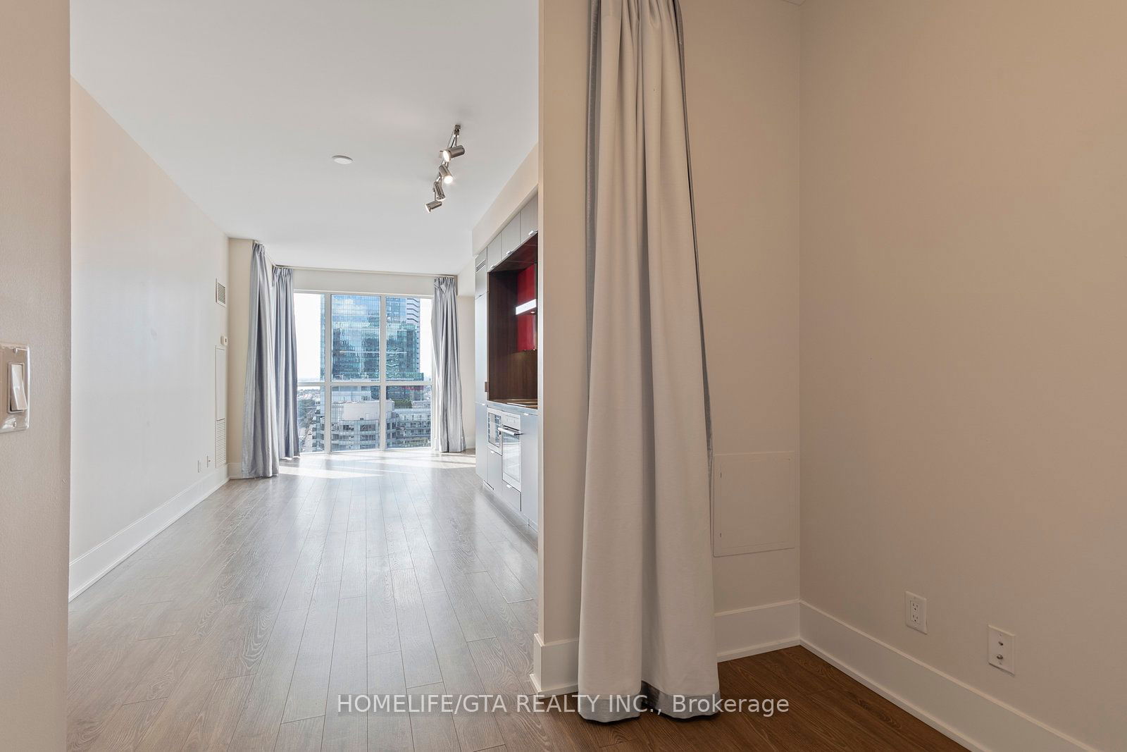 300 Front St W, unit 2813 for rent