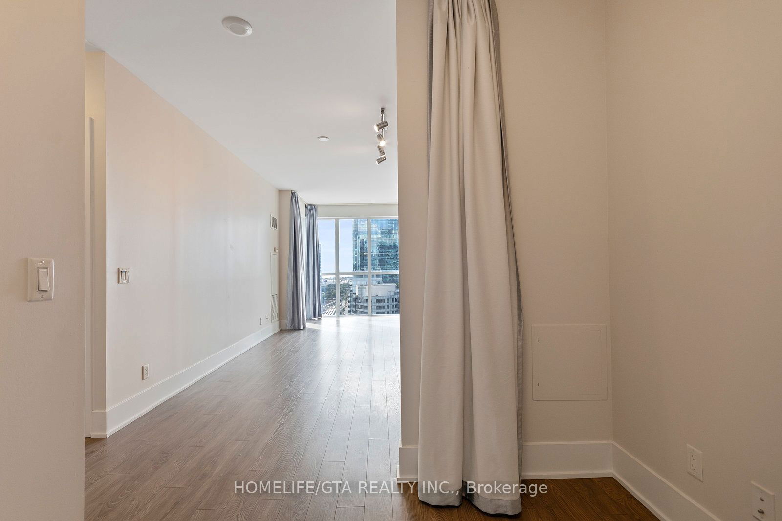 300 Front St W, unit 2813 for rent