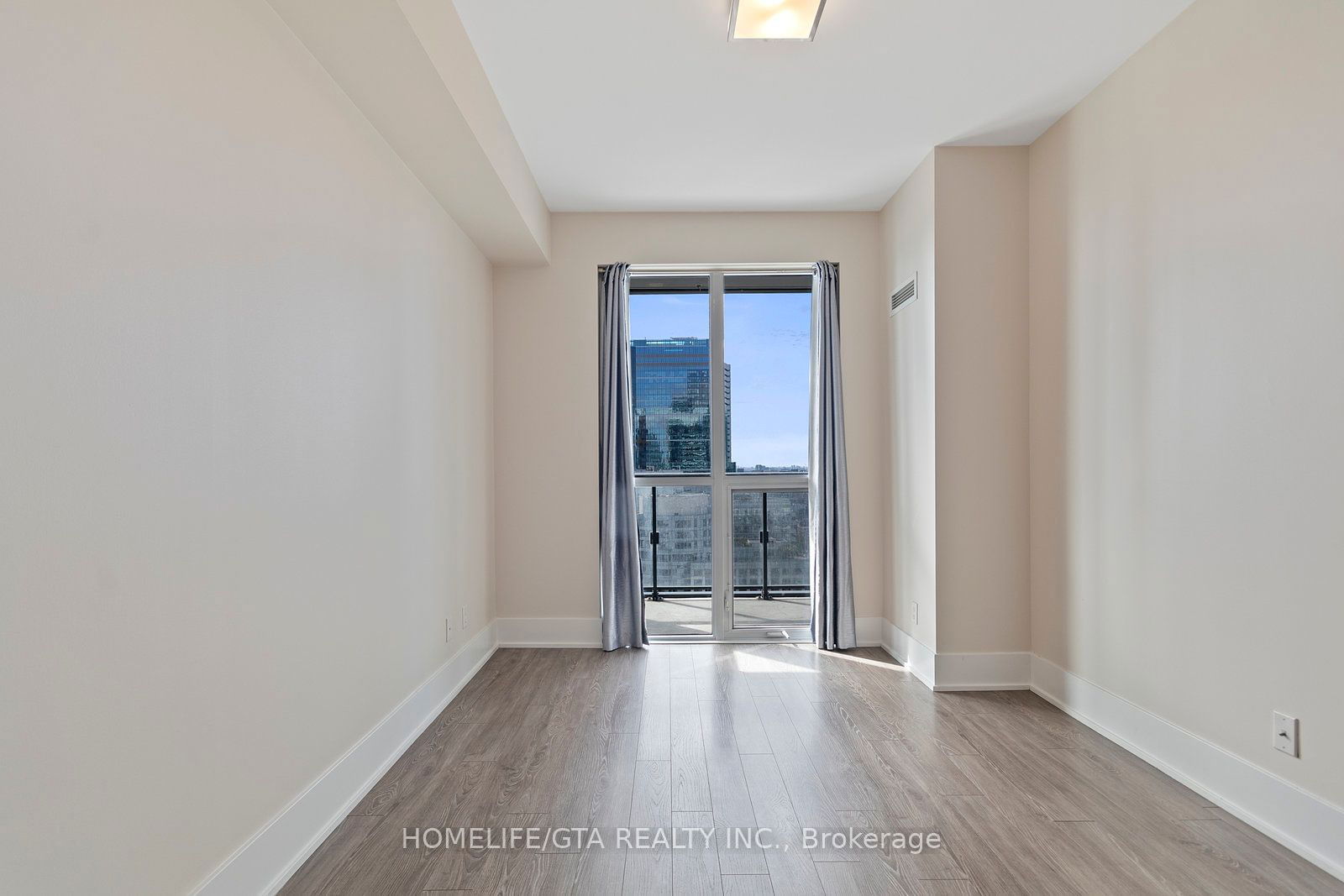 300 Front St W, unit 2813 for rent