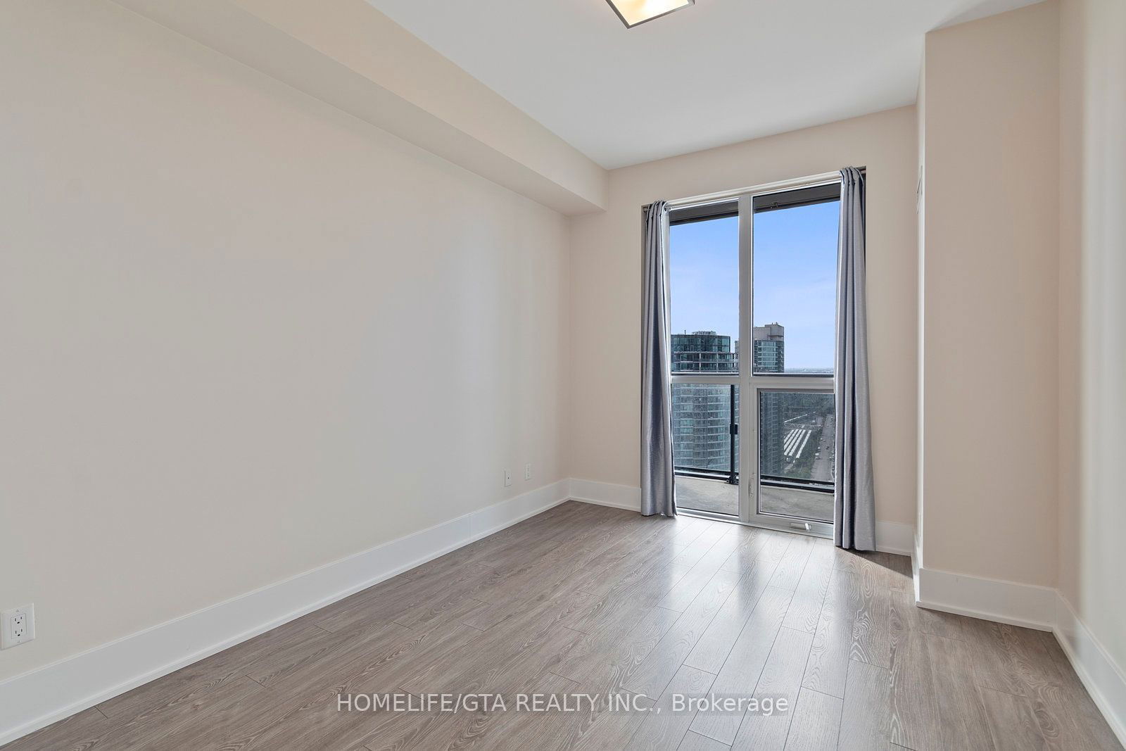 300 Front St W, unit 2813 for rent