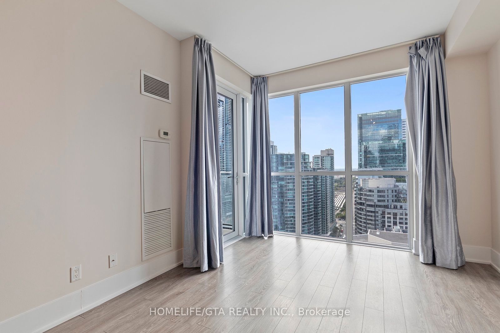 300 Front St W, unit 2813 for rent