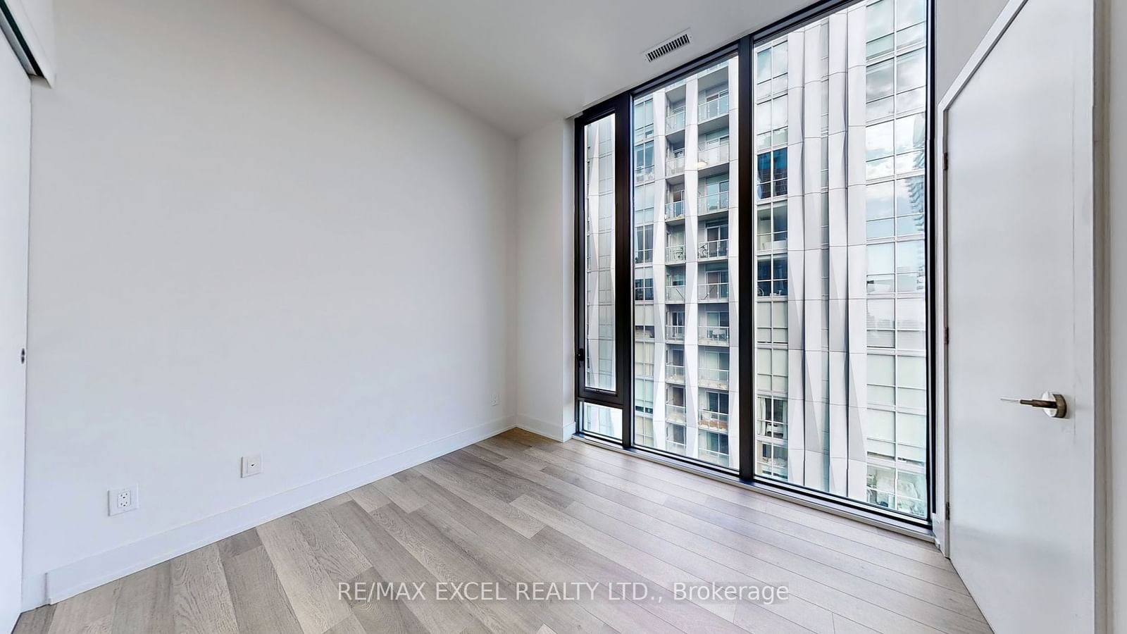 8 Cumberland St, unit 5007 for rent