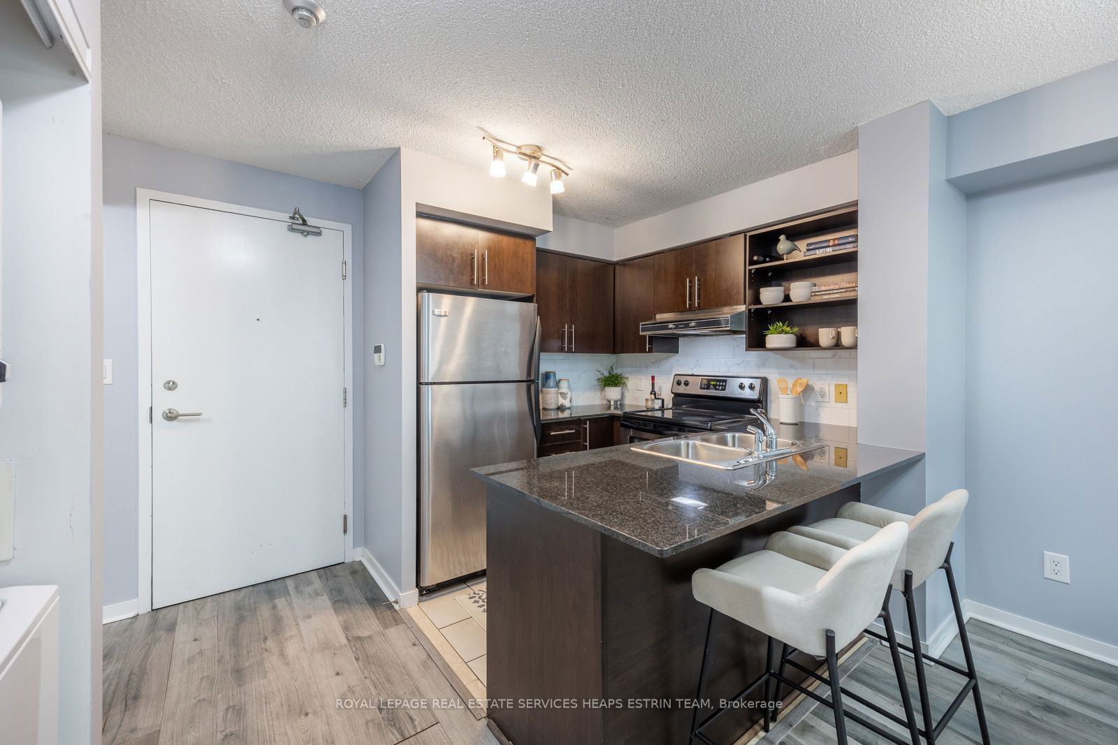 120 Dallimore Circ, unit 209 for rent