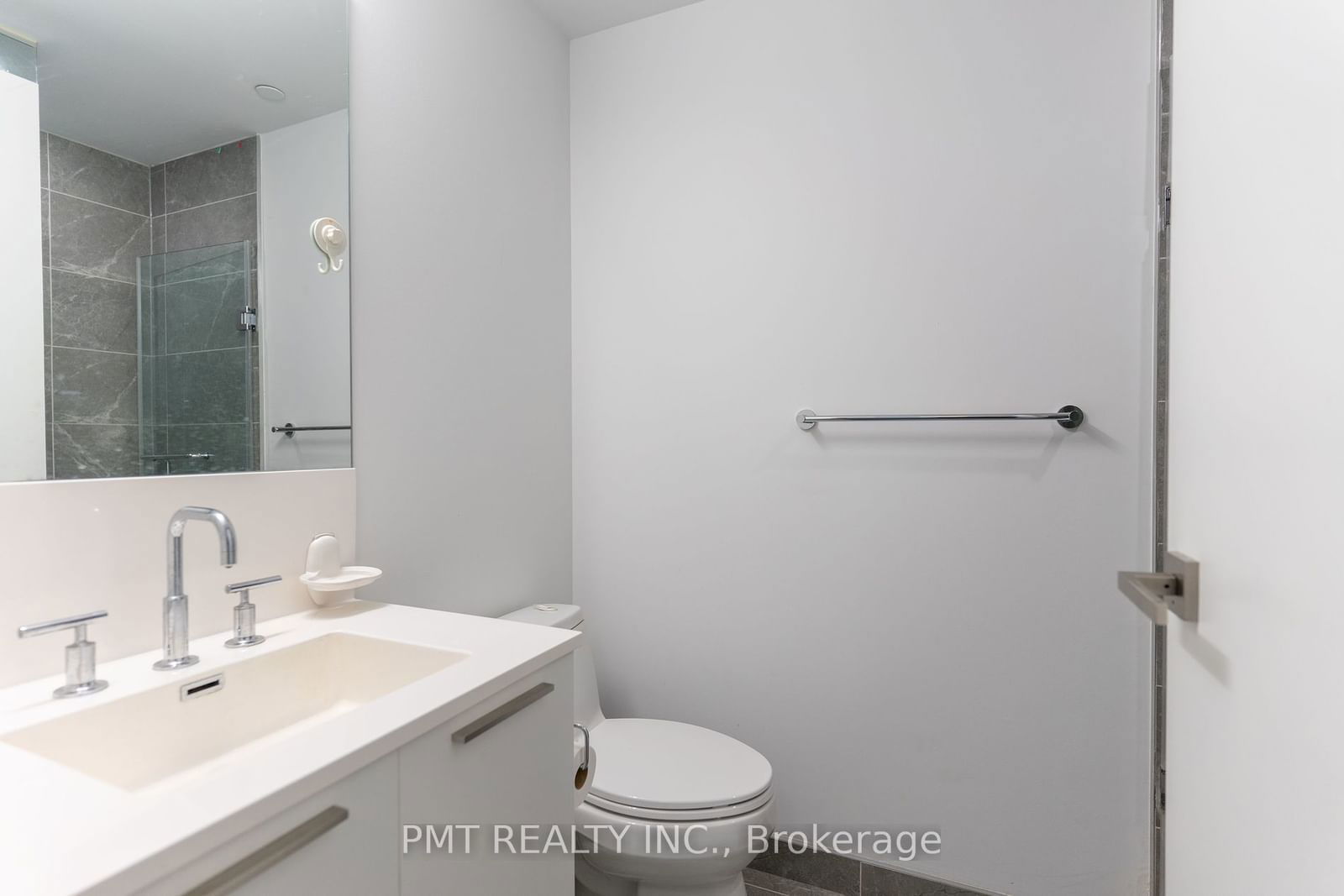 3 Gloucester St, unit 1213 for rent