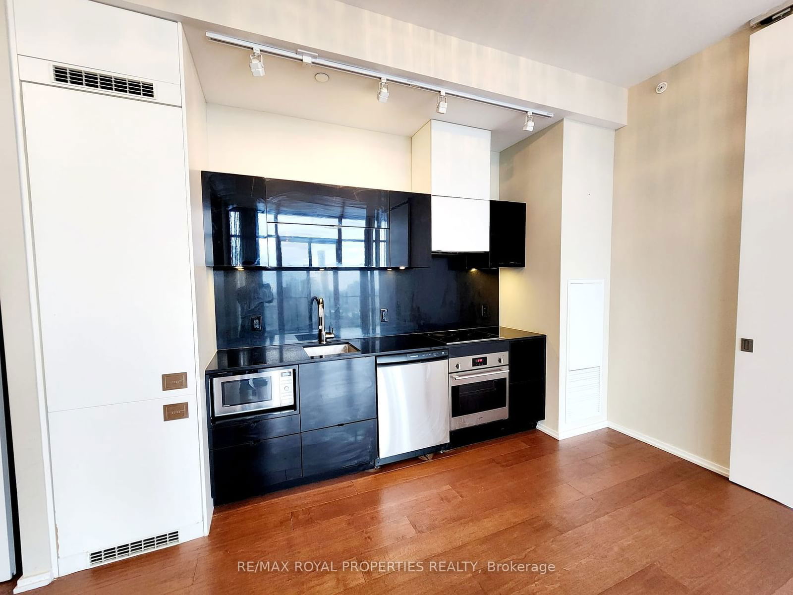 125 Peter St, unit PH3608 for rent