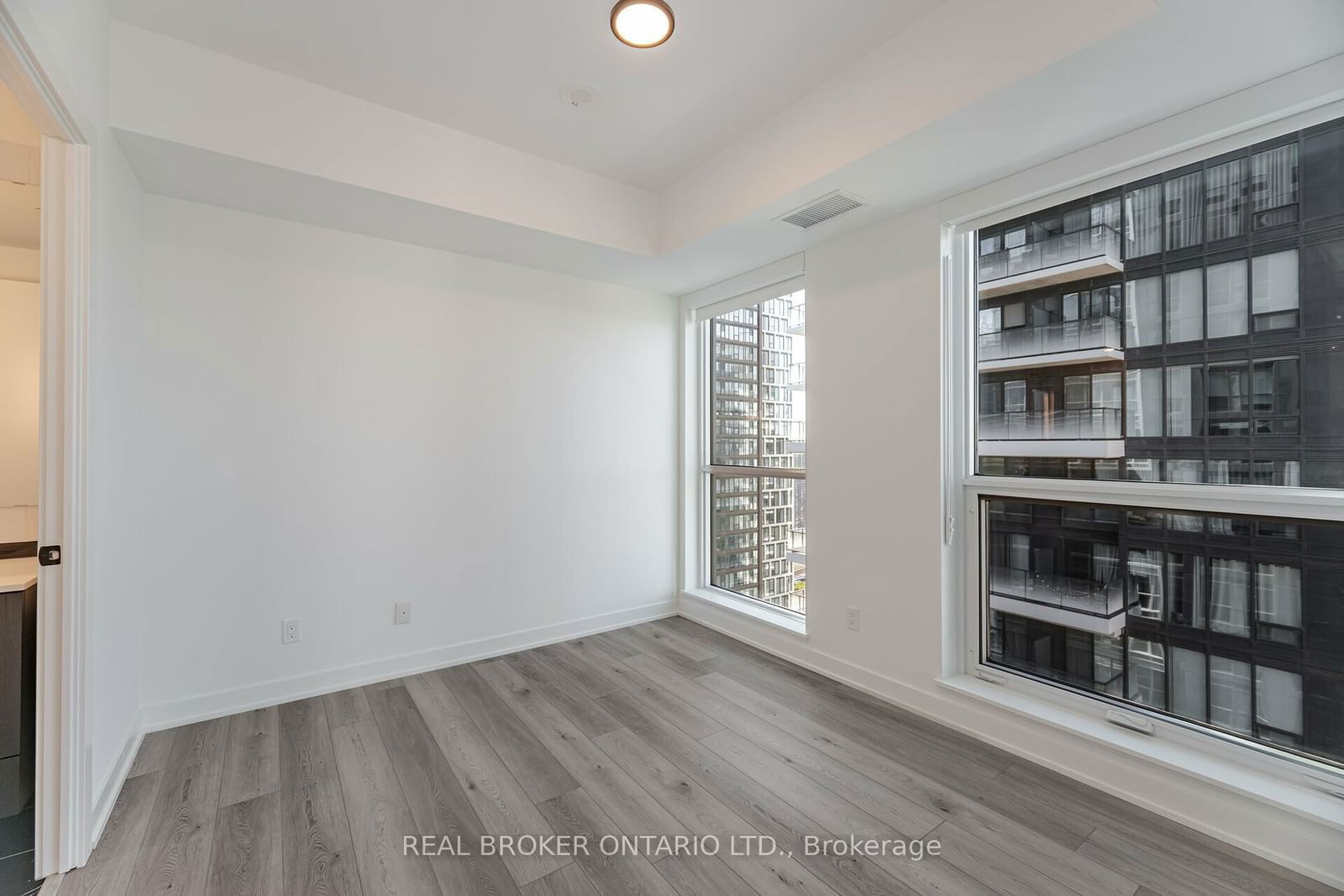 327 King St W, unit 4005 for rent