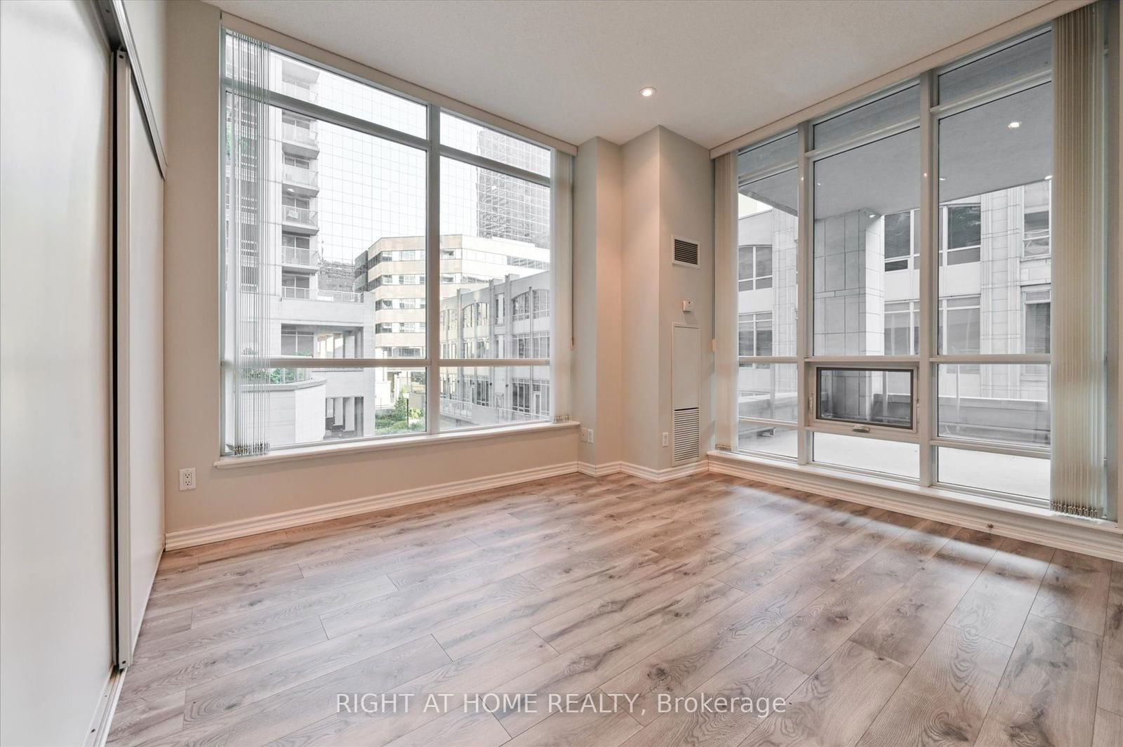 761 Bay St, unit 201 for sale