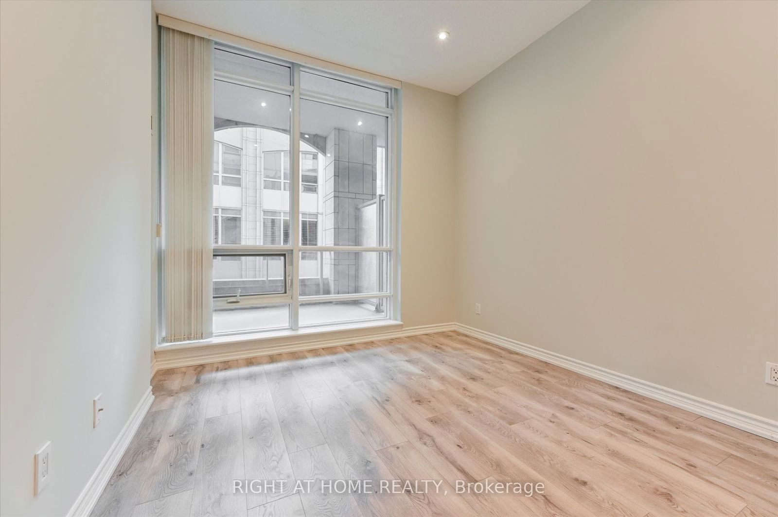 761 Bay St, unit 201 for sale