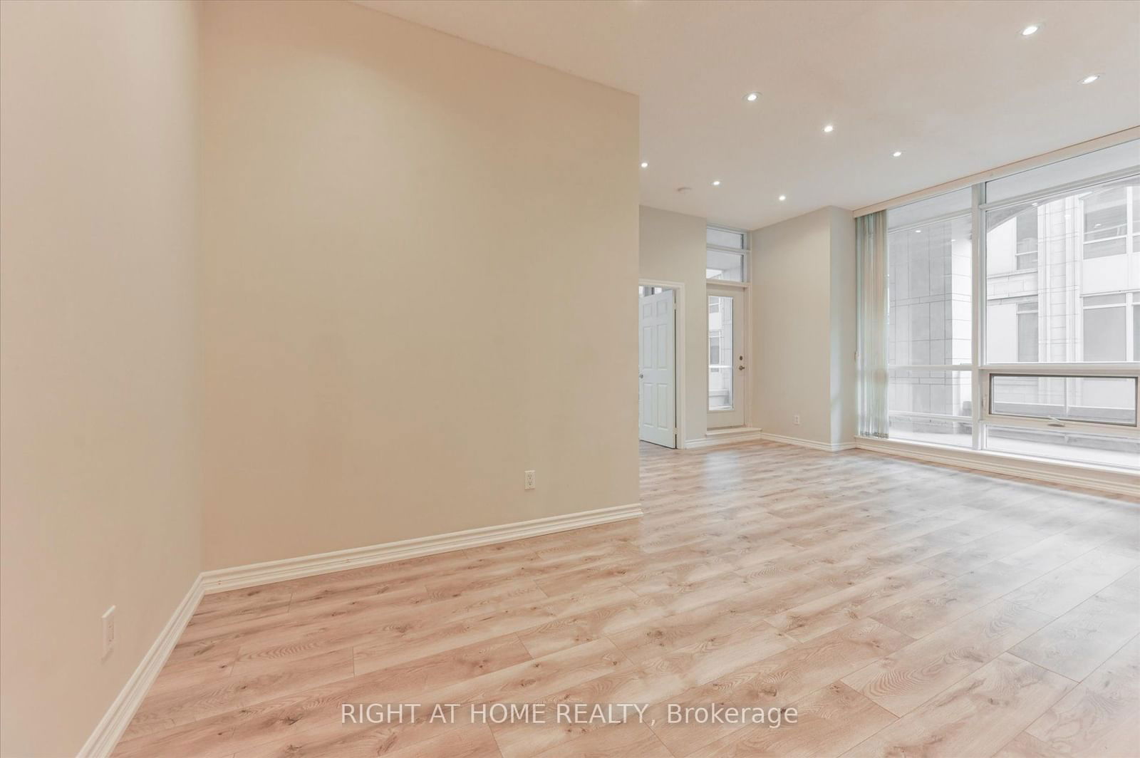 761 Bay St, unit 201 for sale