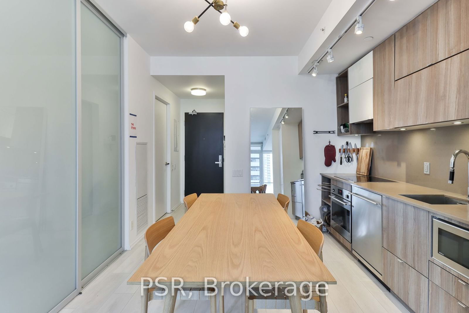 125 Peter St, unit 1911 for rent