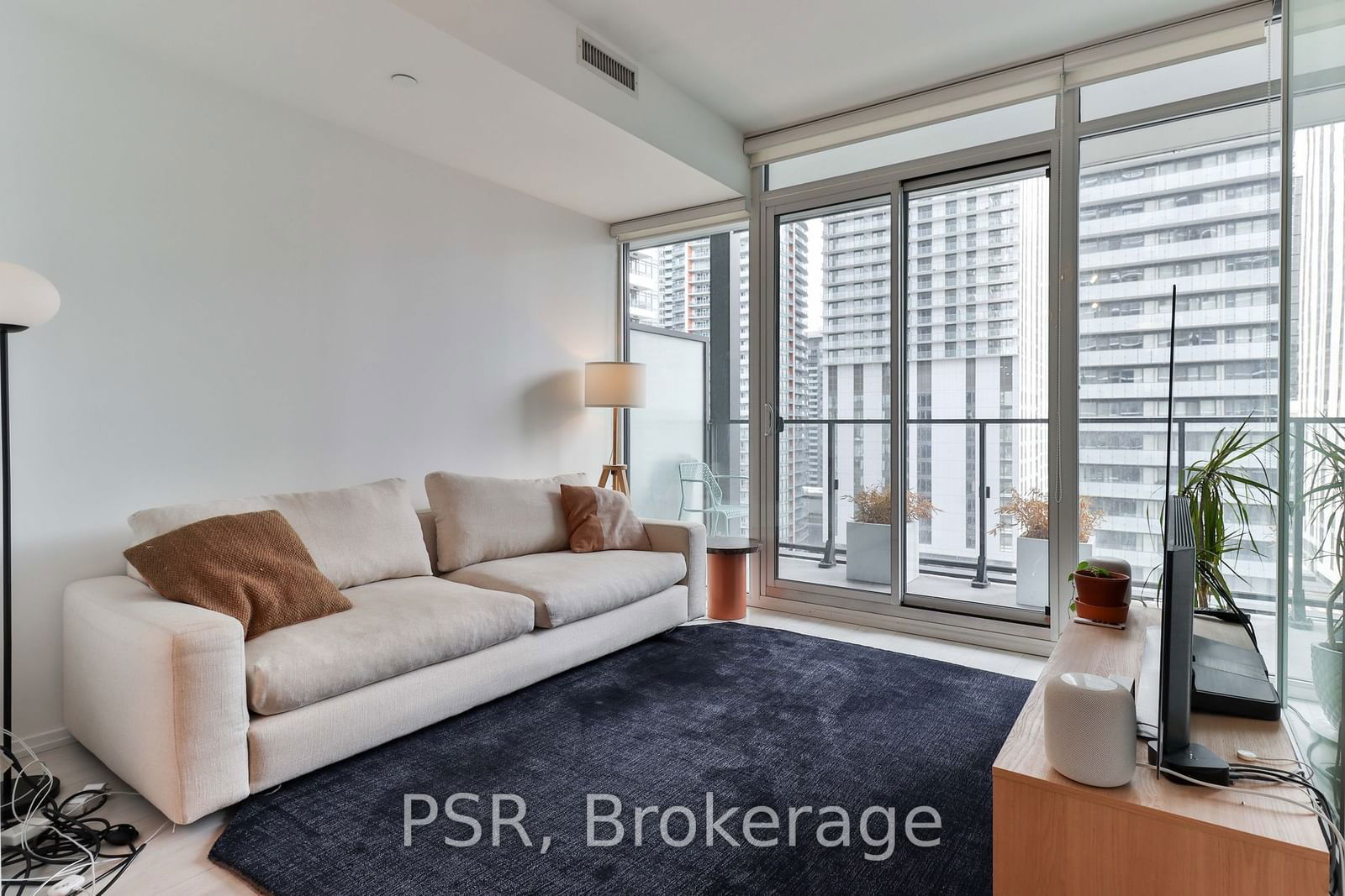 125 Peter St, unit 1911 for rent