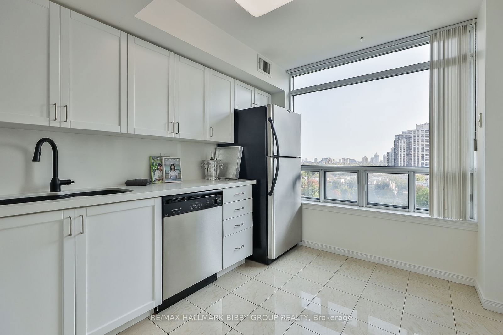 28 Harrison Garden Blvd, unit 1002 for sale