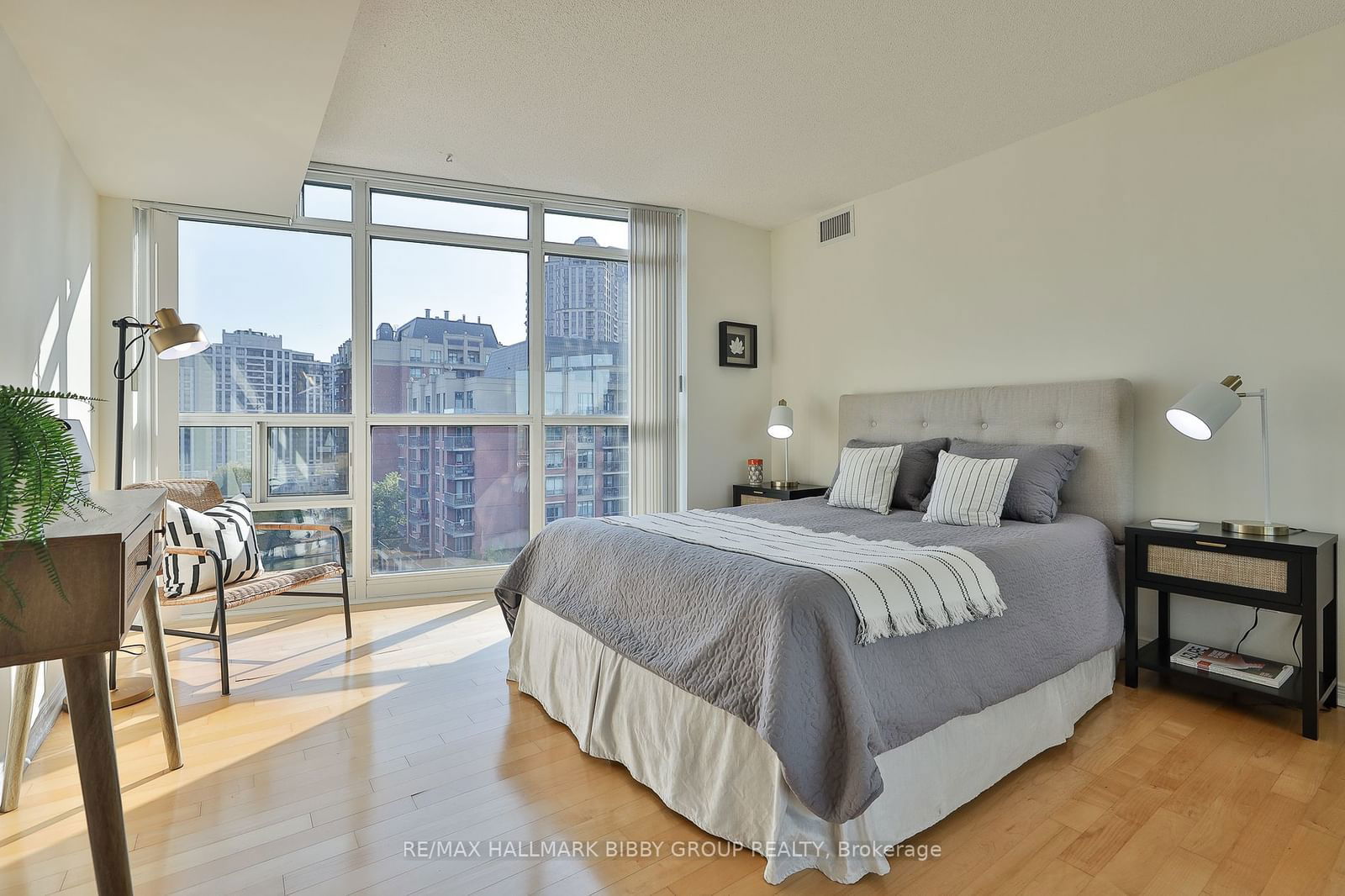 28 Harrison Garden Blvd, unit 1002 for sale