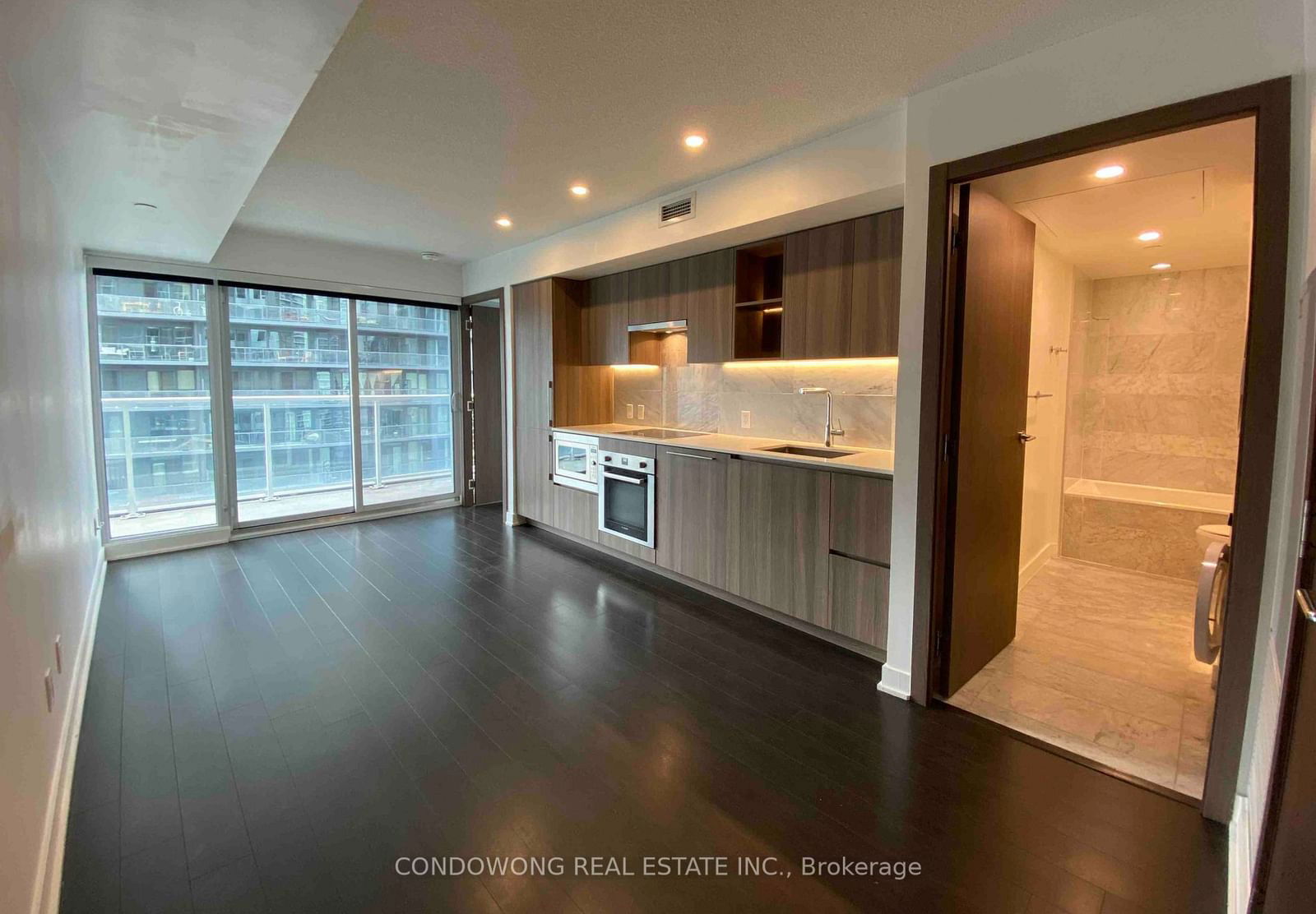 19 Bathurst St, unit 1802 for rent