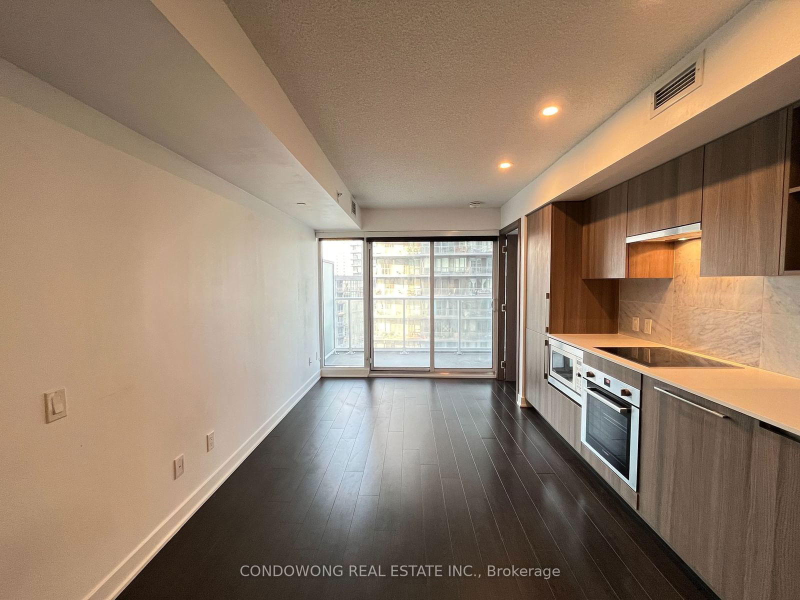 19 Bathurst St, unit 1802 for rent