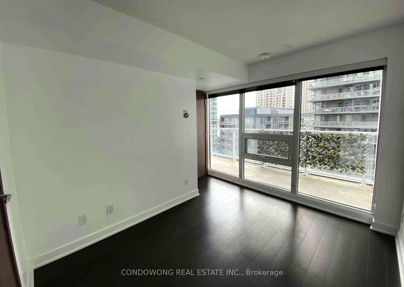 19 Bathurst St, unit 1802 for rent