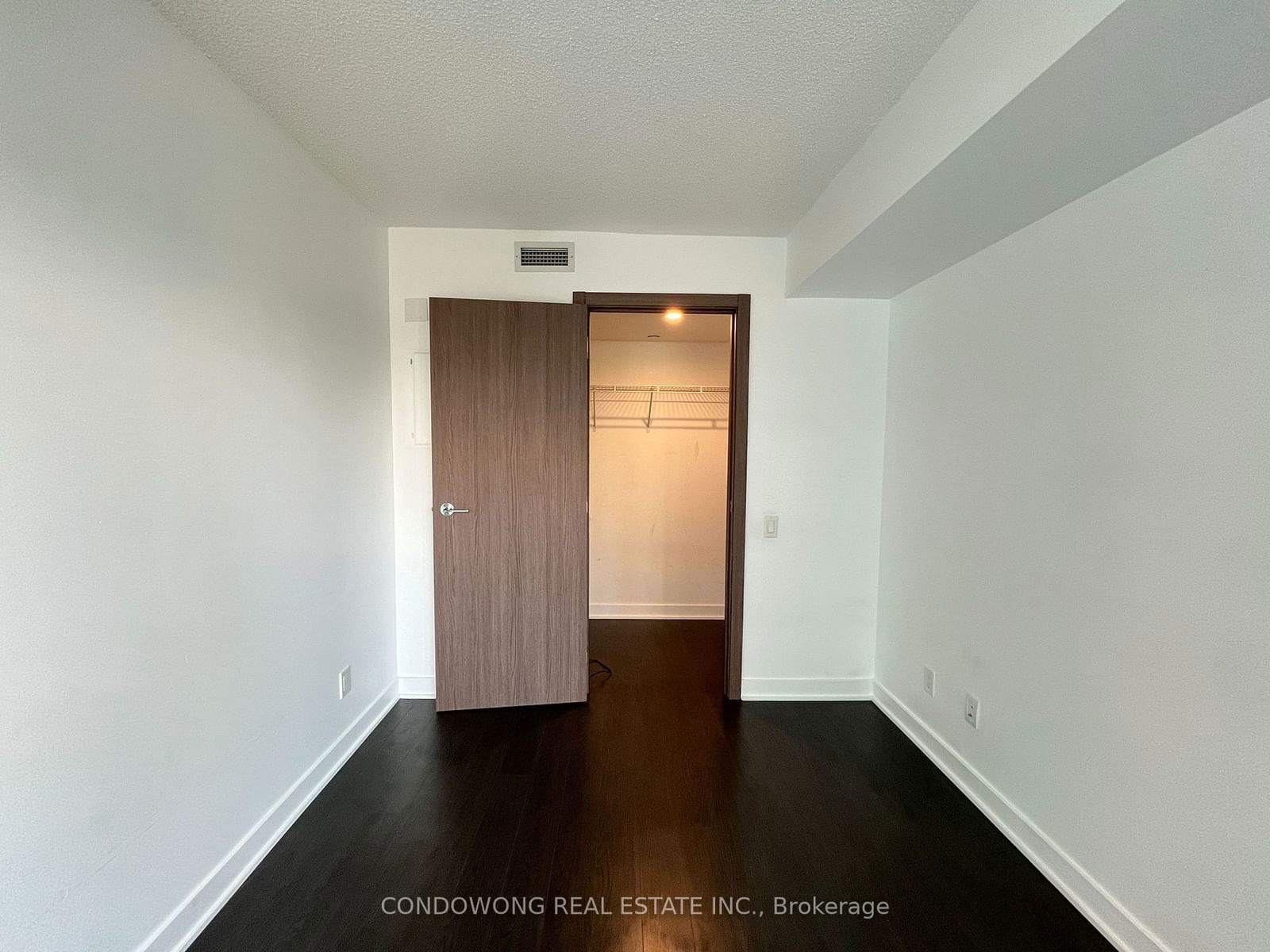 19 Bathurst St, unit 1802 for rent