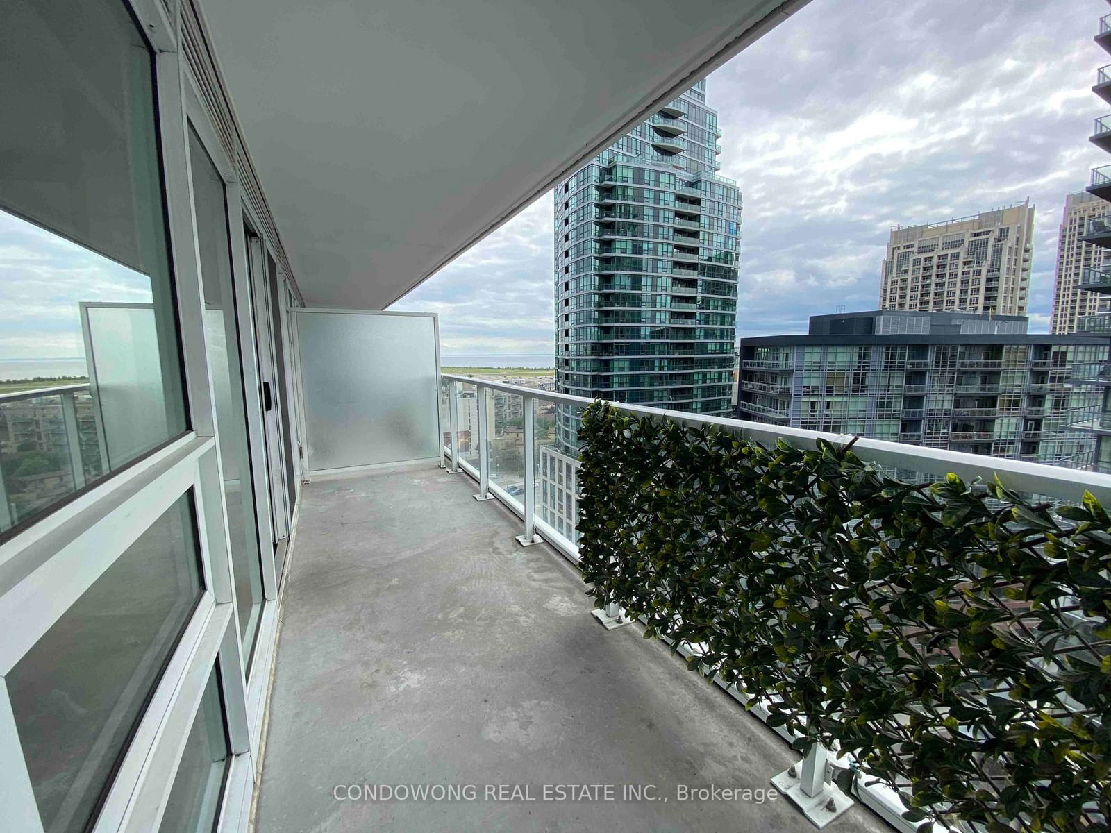 19 Bathurst St, unit 1802 for rent