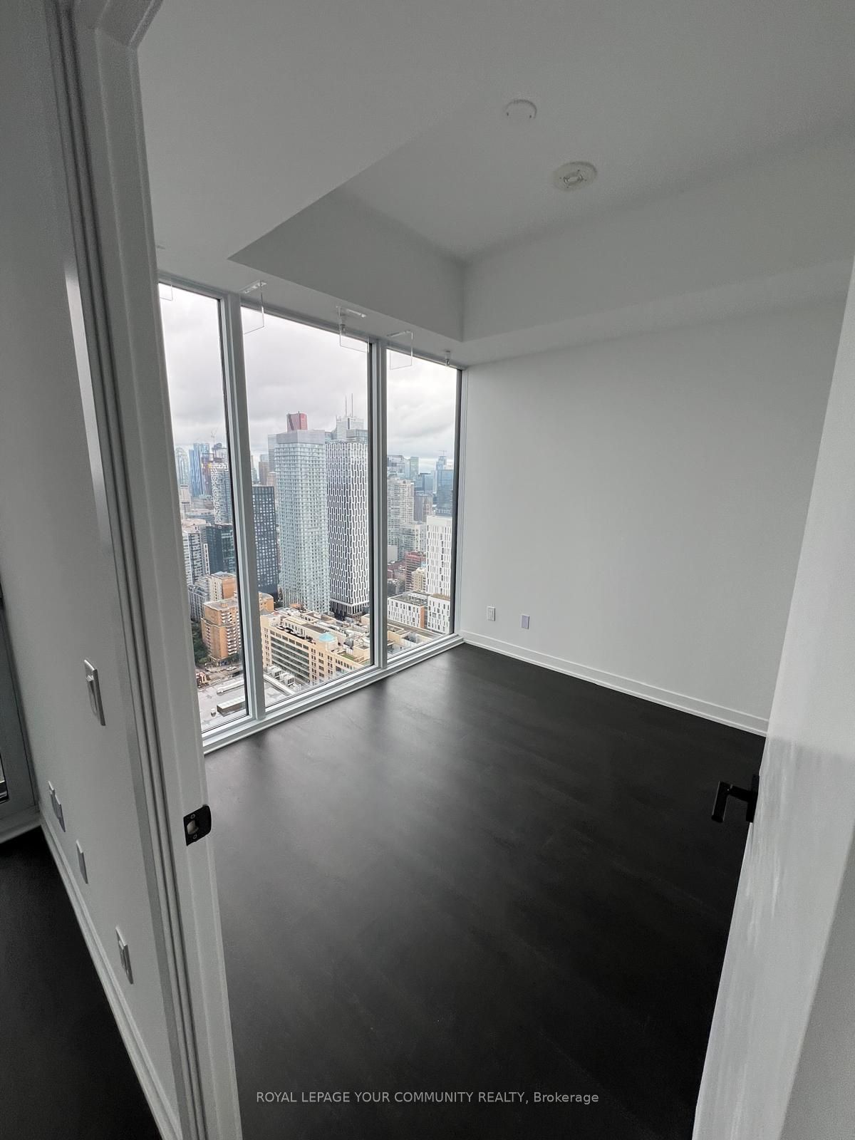 319 Jarvis St, unit LPH 01 for rent