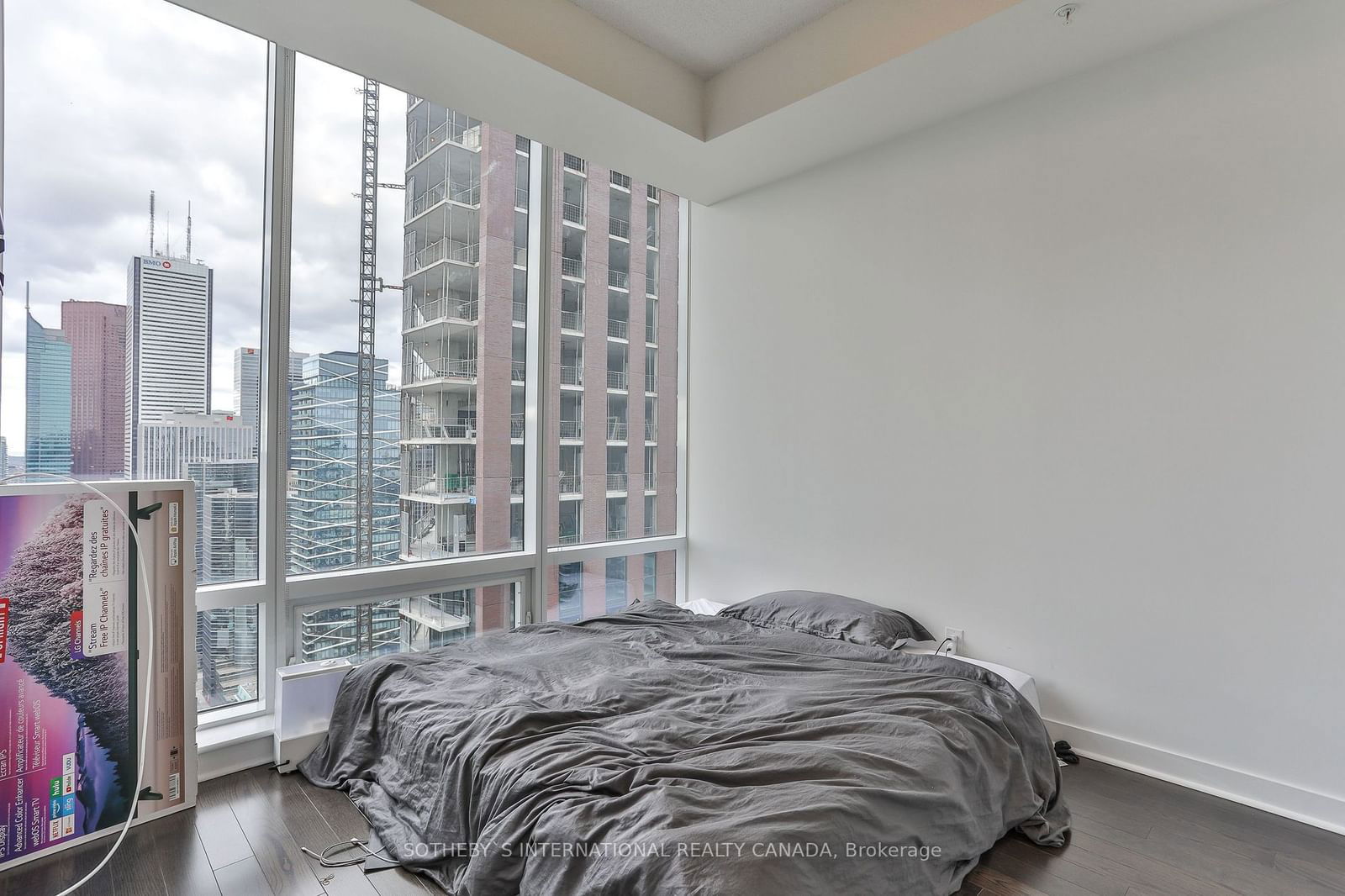 295 Adelaide St W, unit 4404 for rent