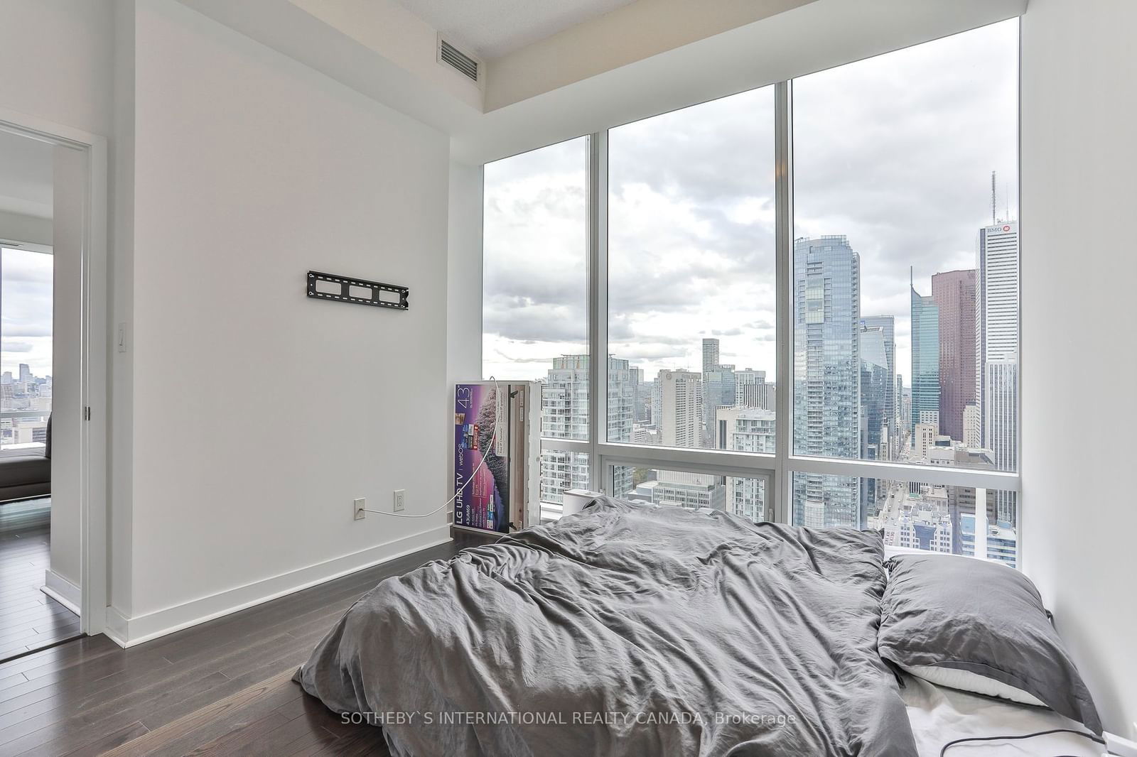 295 Adelaide St W, unit 4404 for rent