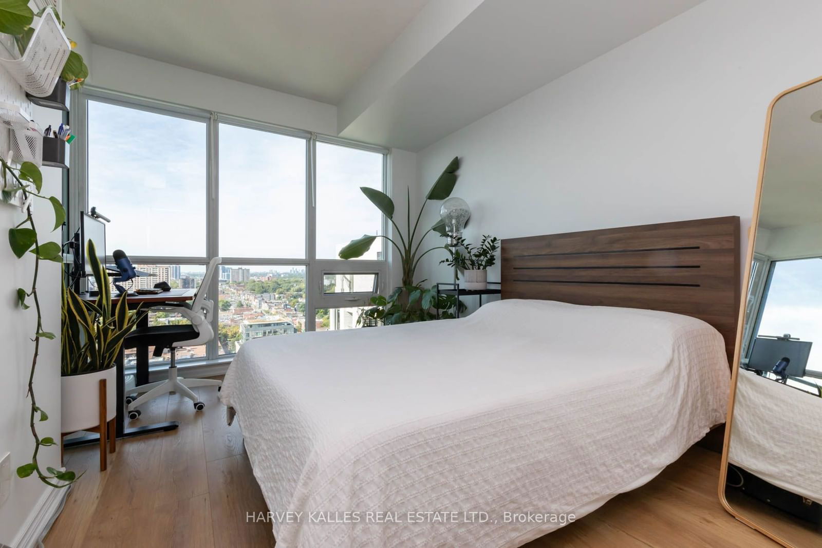 1171 Queen St W, unit 1813 for rent