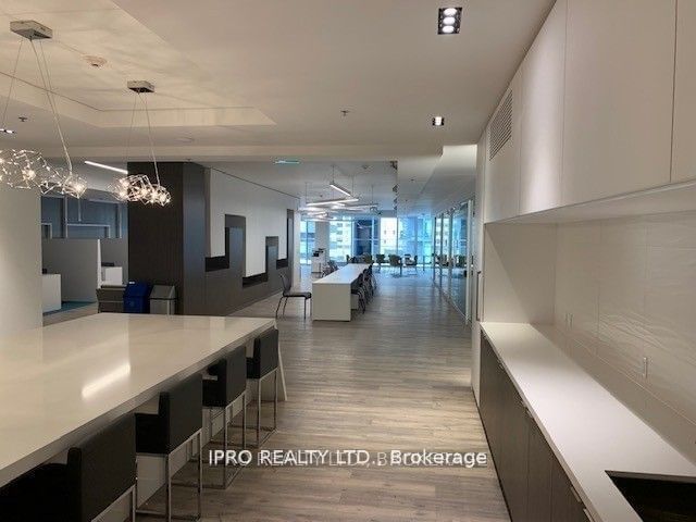 181 Dundas St E, unit PH15 for rent