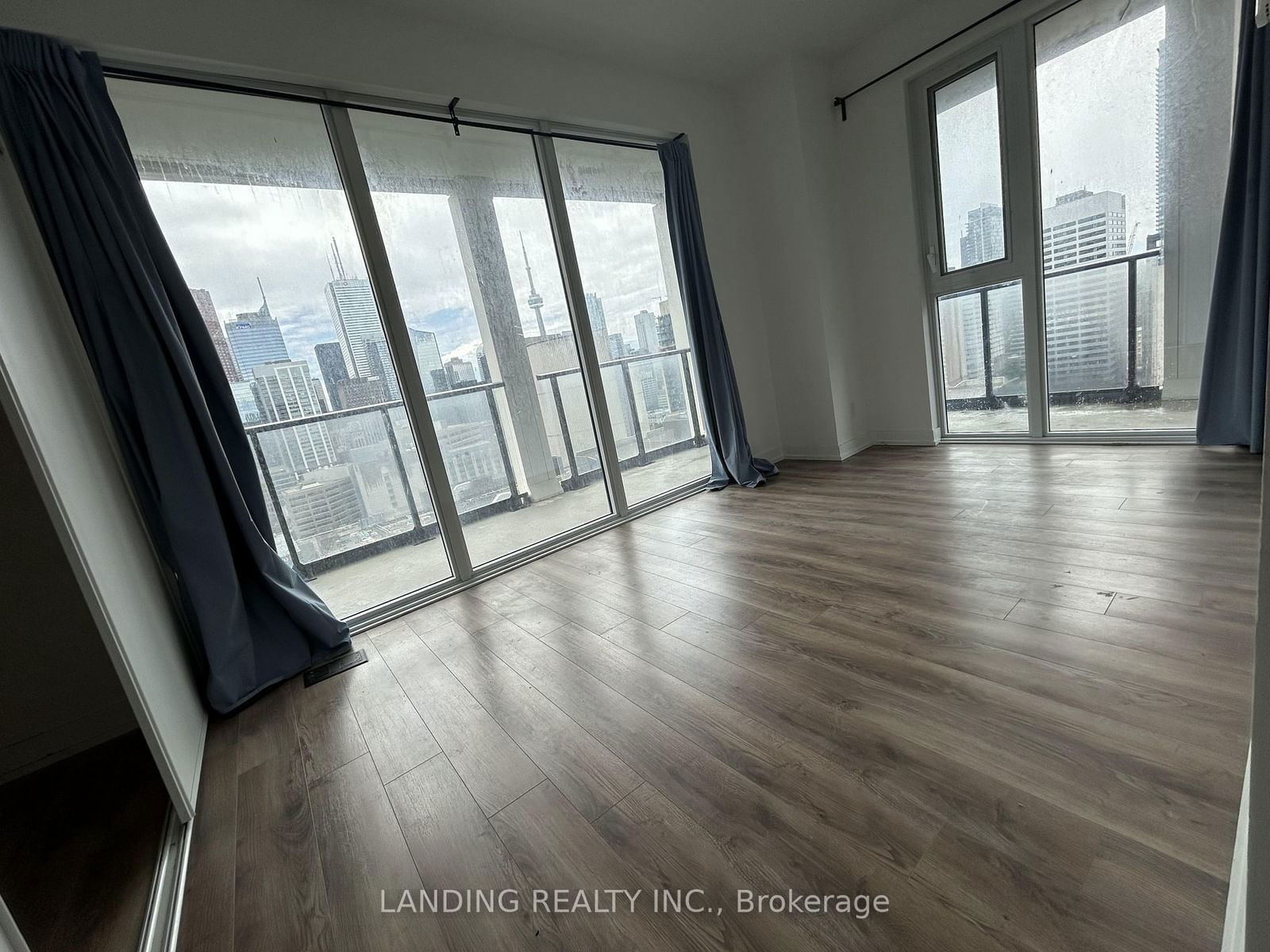 20 Edward St, unit 1910 for rent