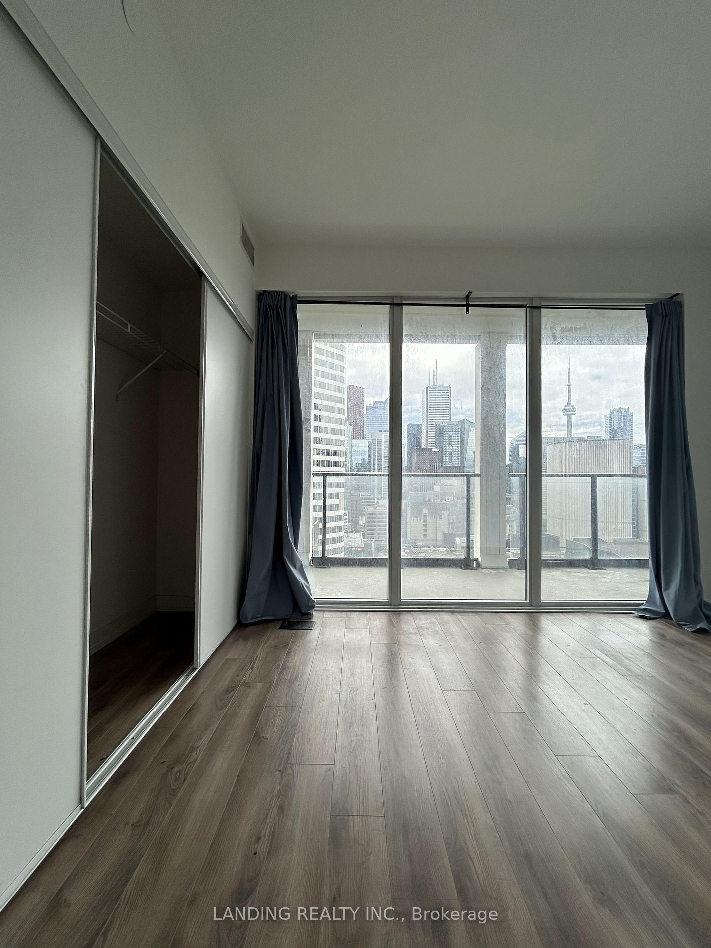 20 Edward St, unit 1910 for rent