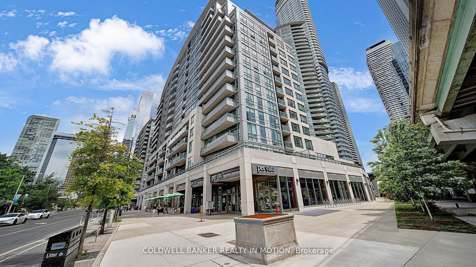 25 Lower Simcoe St, unit 918 for sale