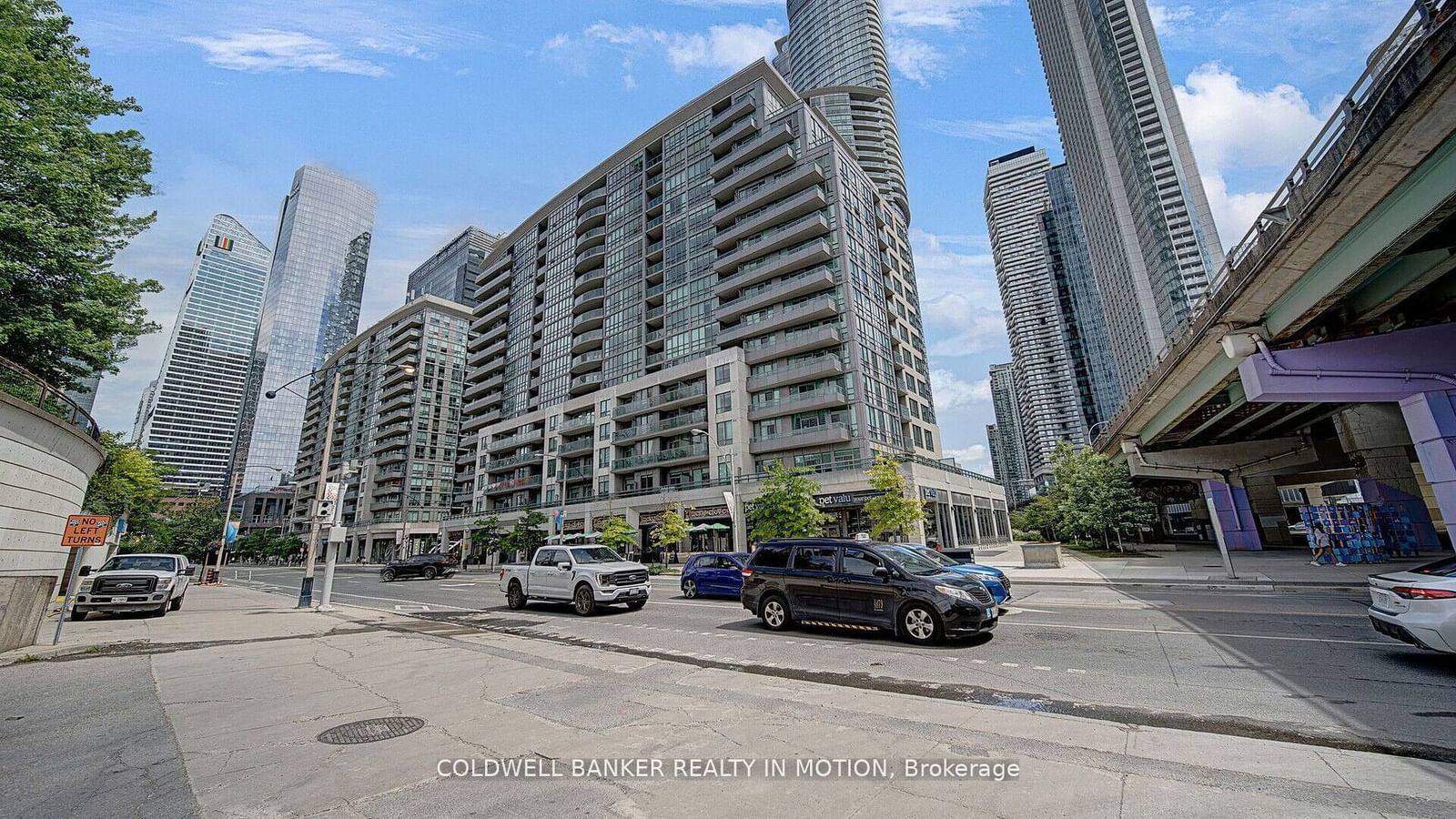 25 Lower Simcoe St, unit 918 for sale