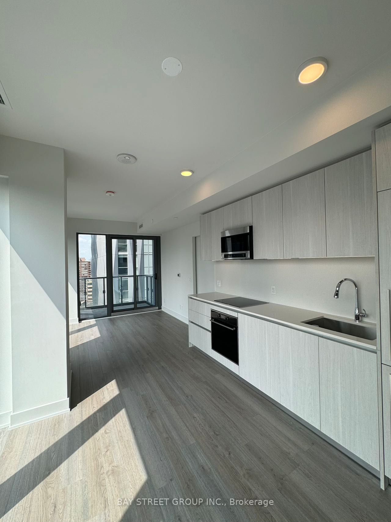 8 Cumberland St, unit 1902 for rent