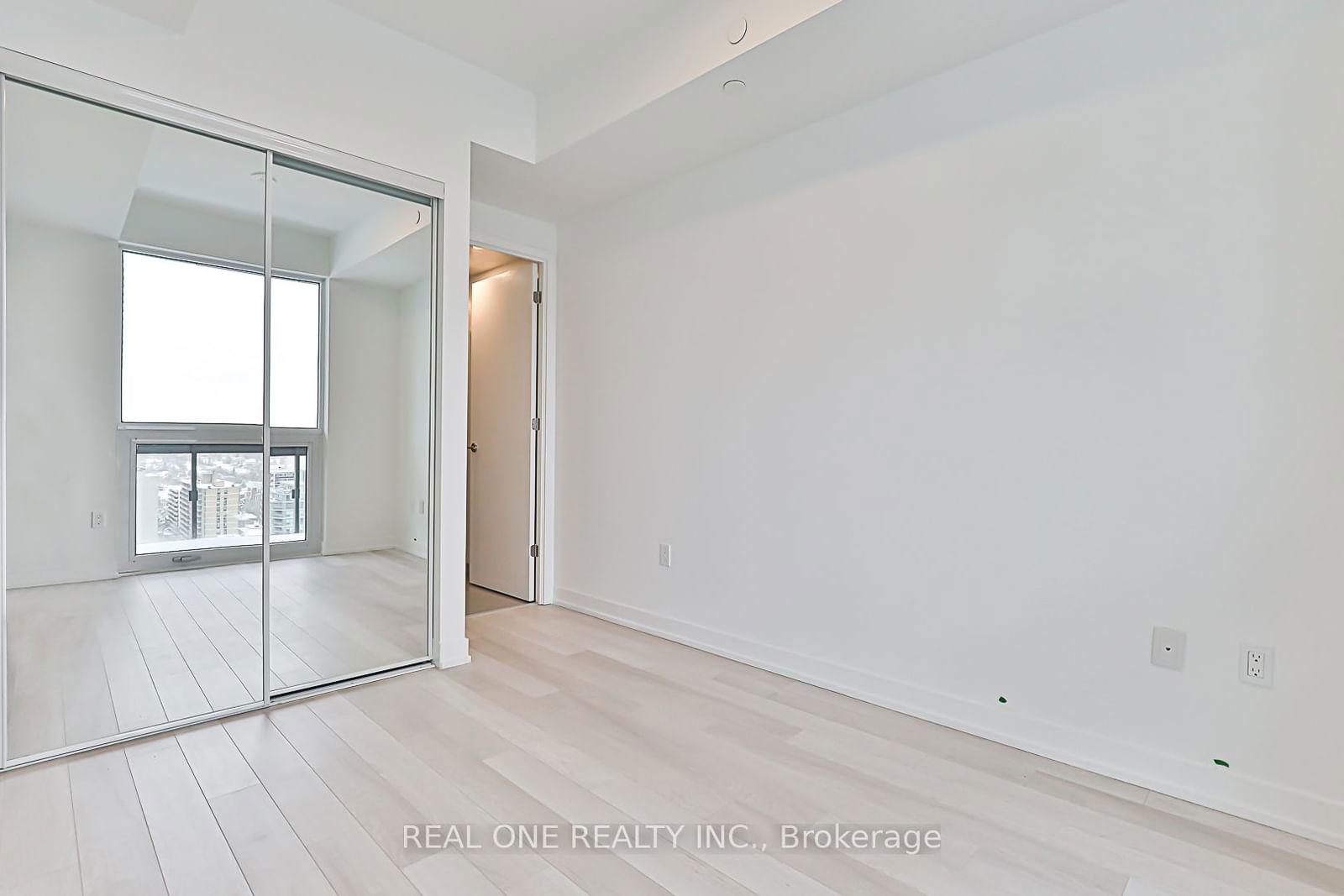 39 Roehampton Ave E, unit 1710 for rent