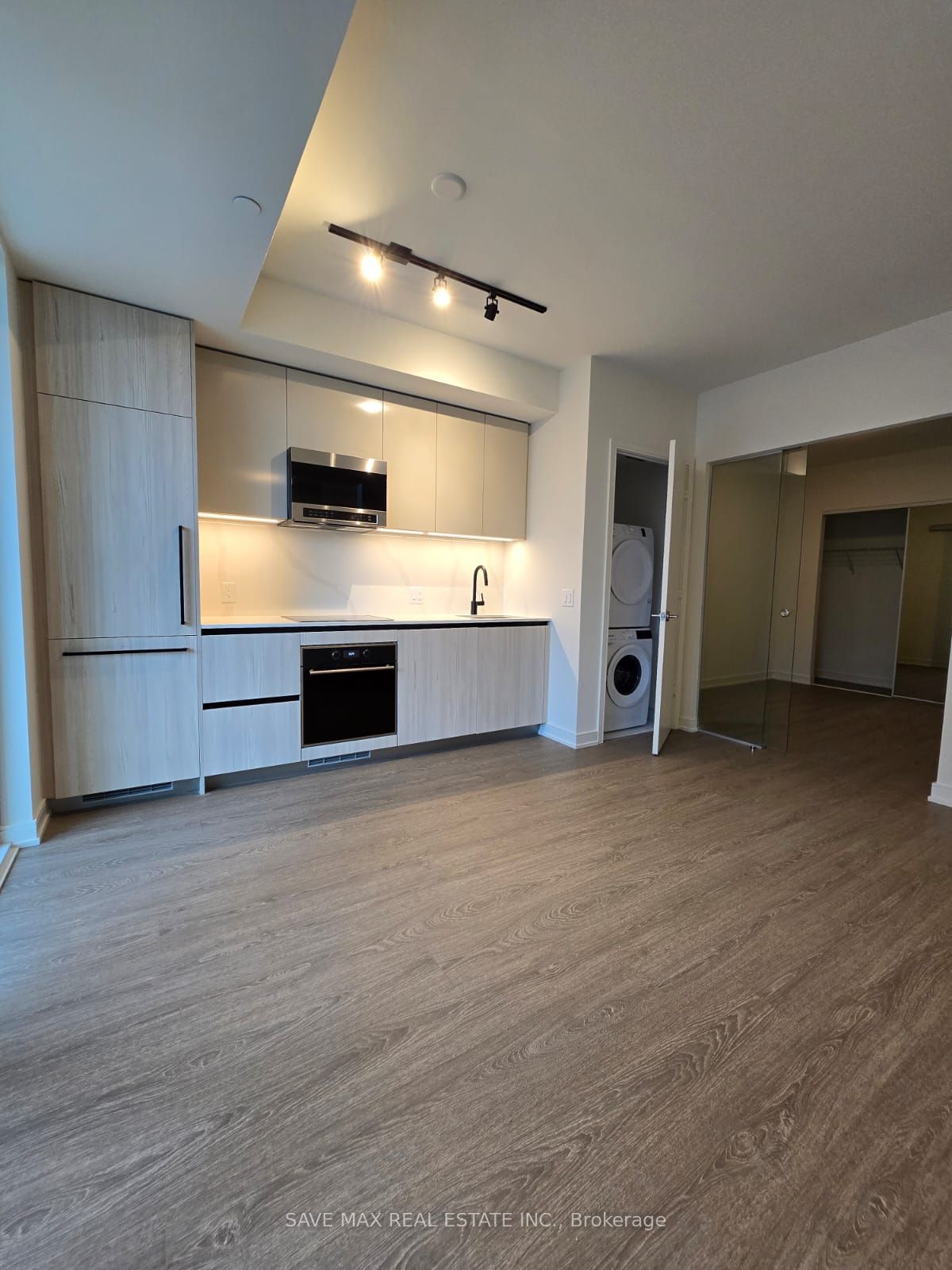 425 Front St E, unit 404 for rent