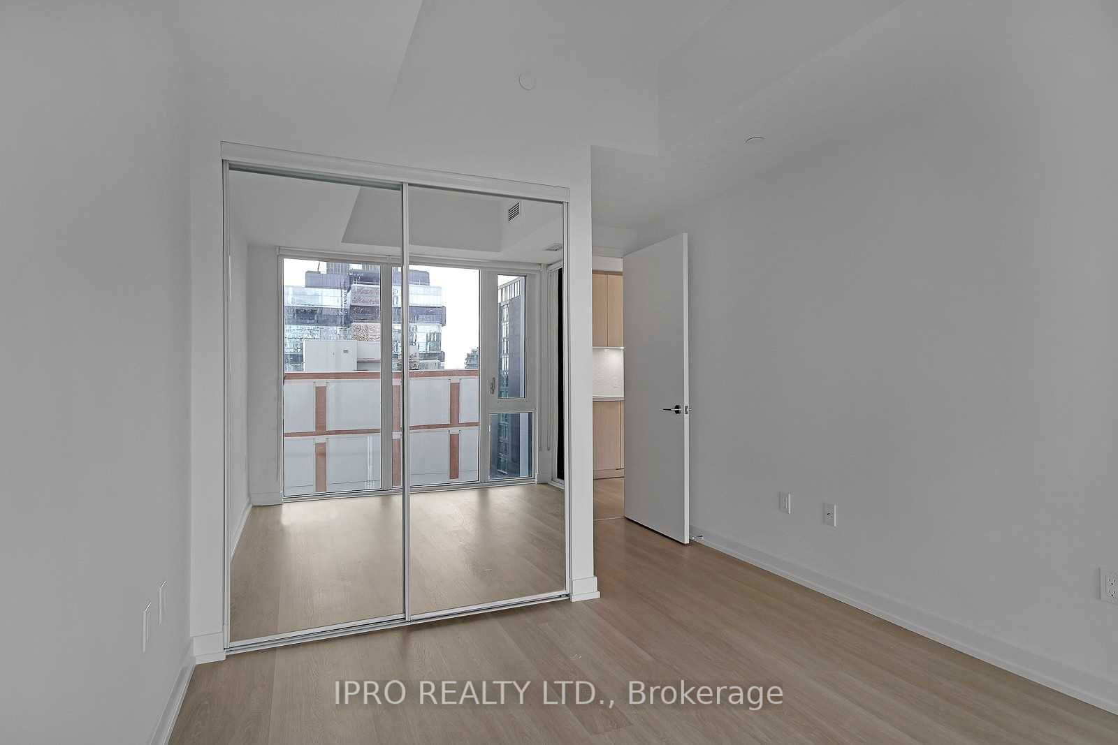 158 Front St E, unit 914 for rent