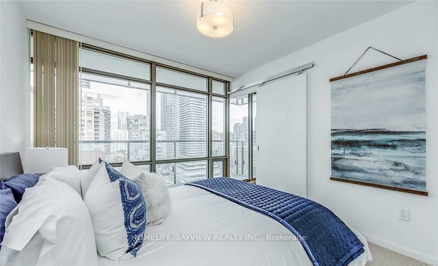 37 Grosvenor St, unit 2407 for rent