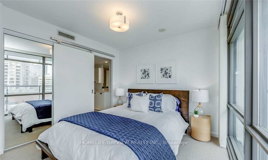 37 Grosvenor St, unit 2407 for rent