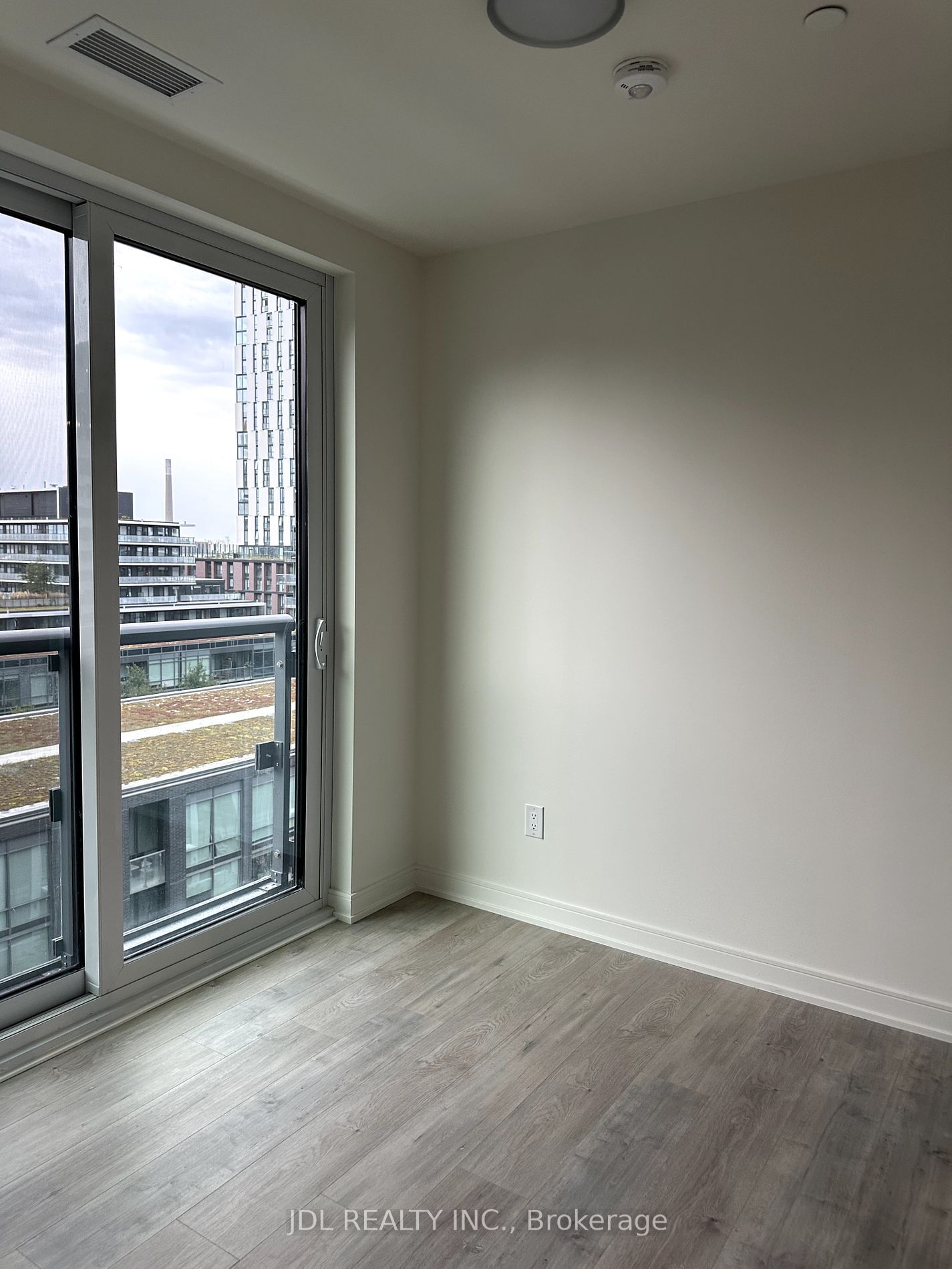 425 Front St E, unit 807 for rent