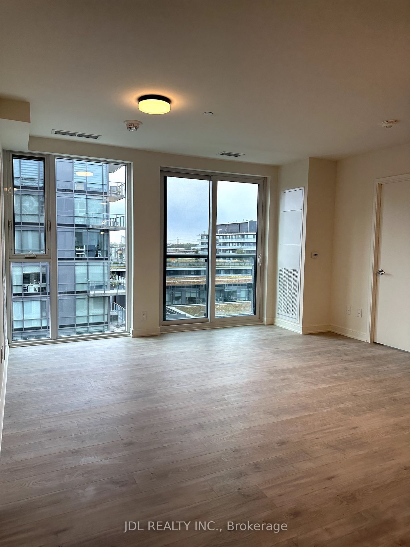 425 Front St E, unit 807 for rent